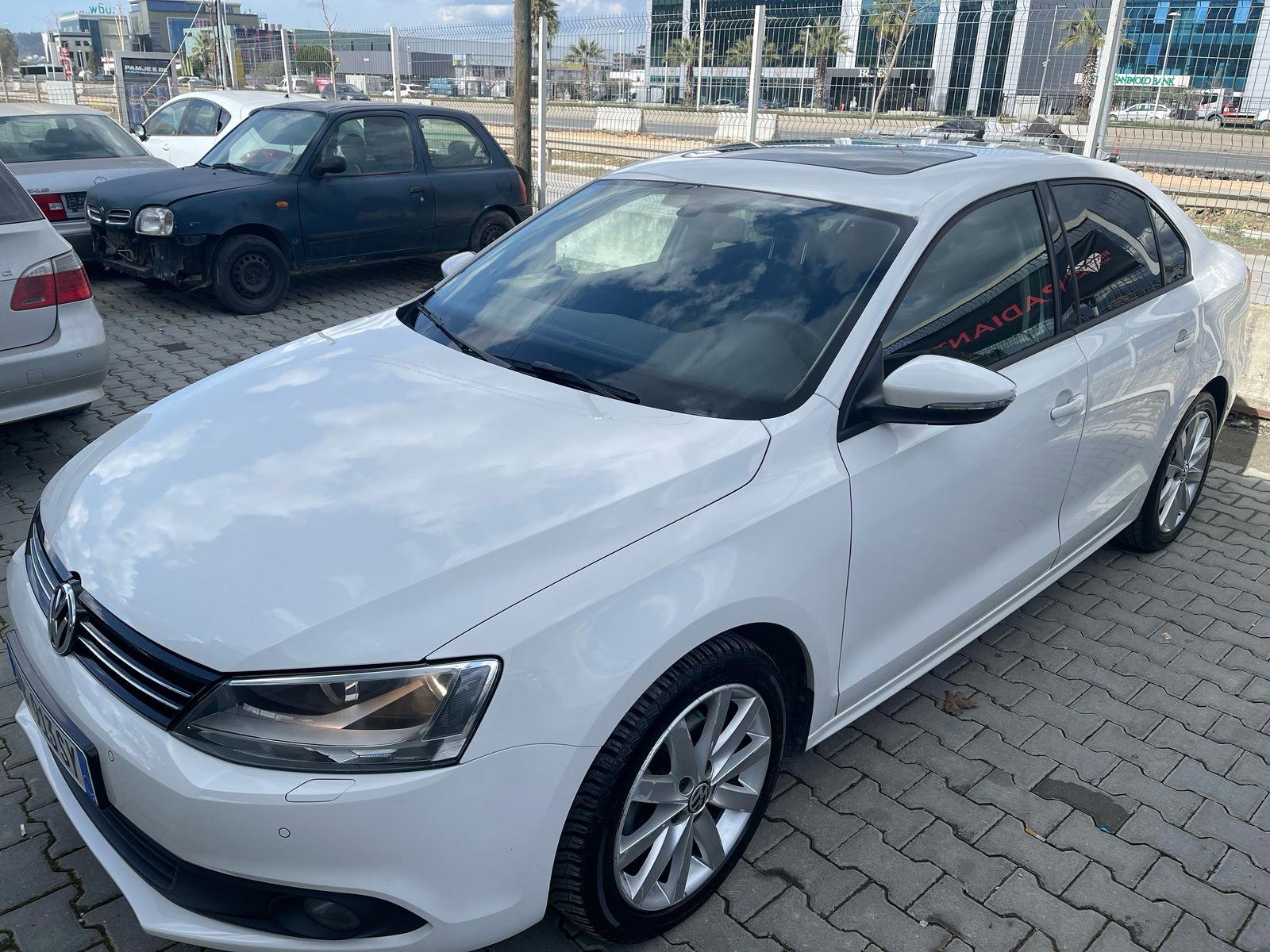 Volkswagen Jetta - side view