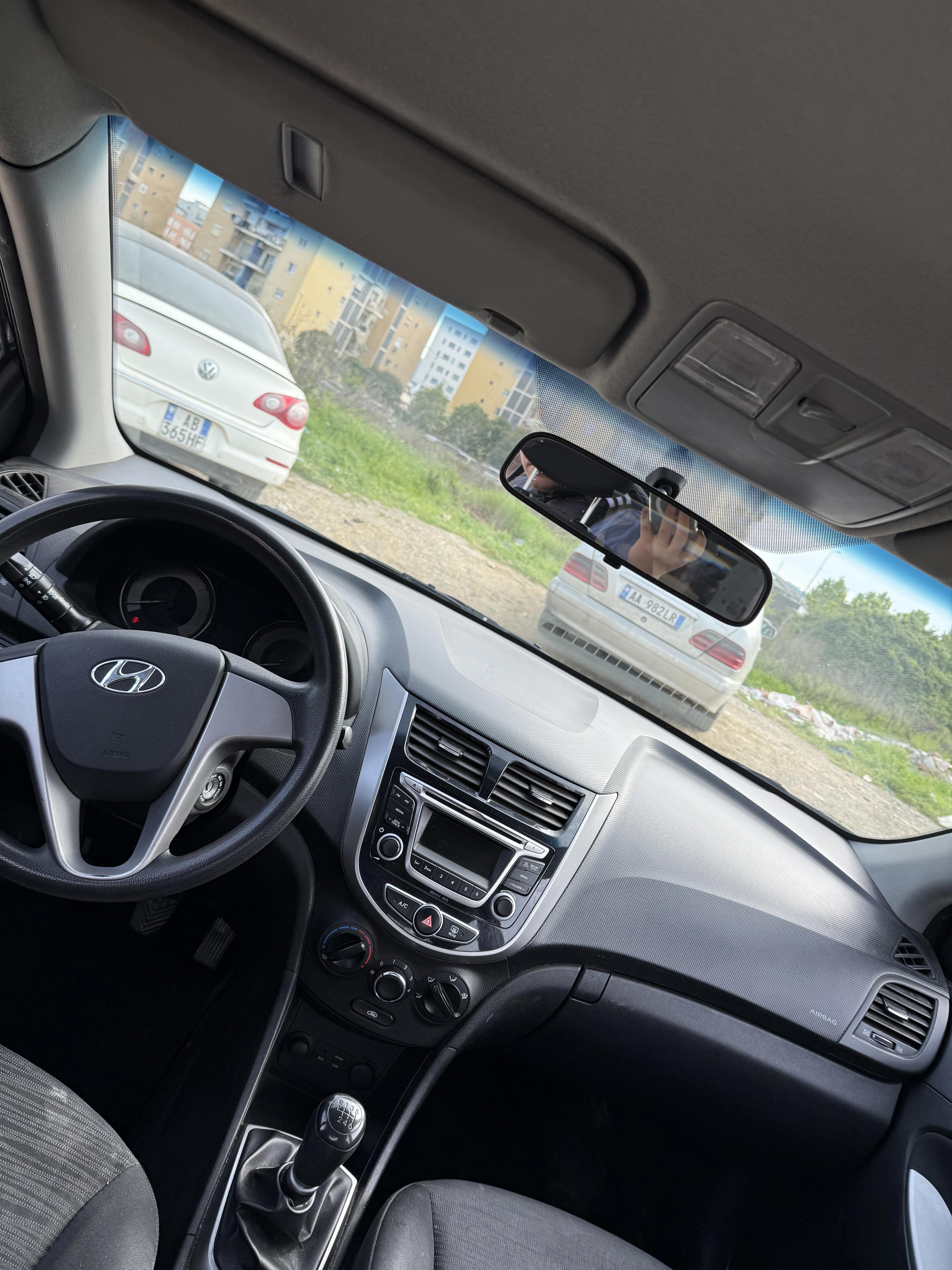 Hyundai Accent - photo 4