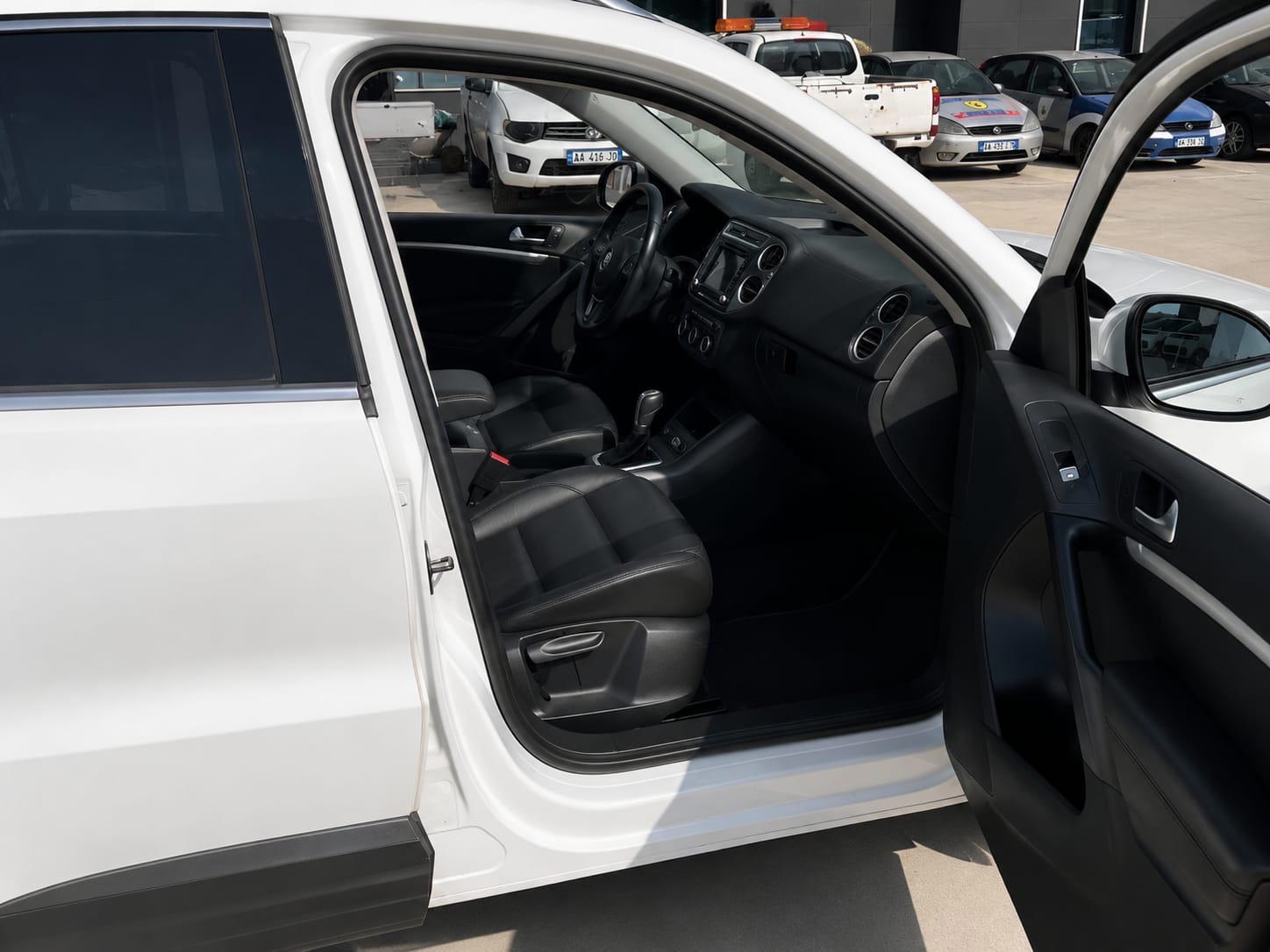 Volkswagen Tiguan - photo 4