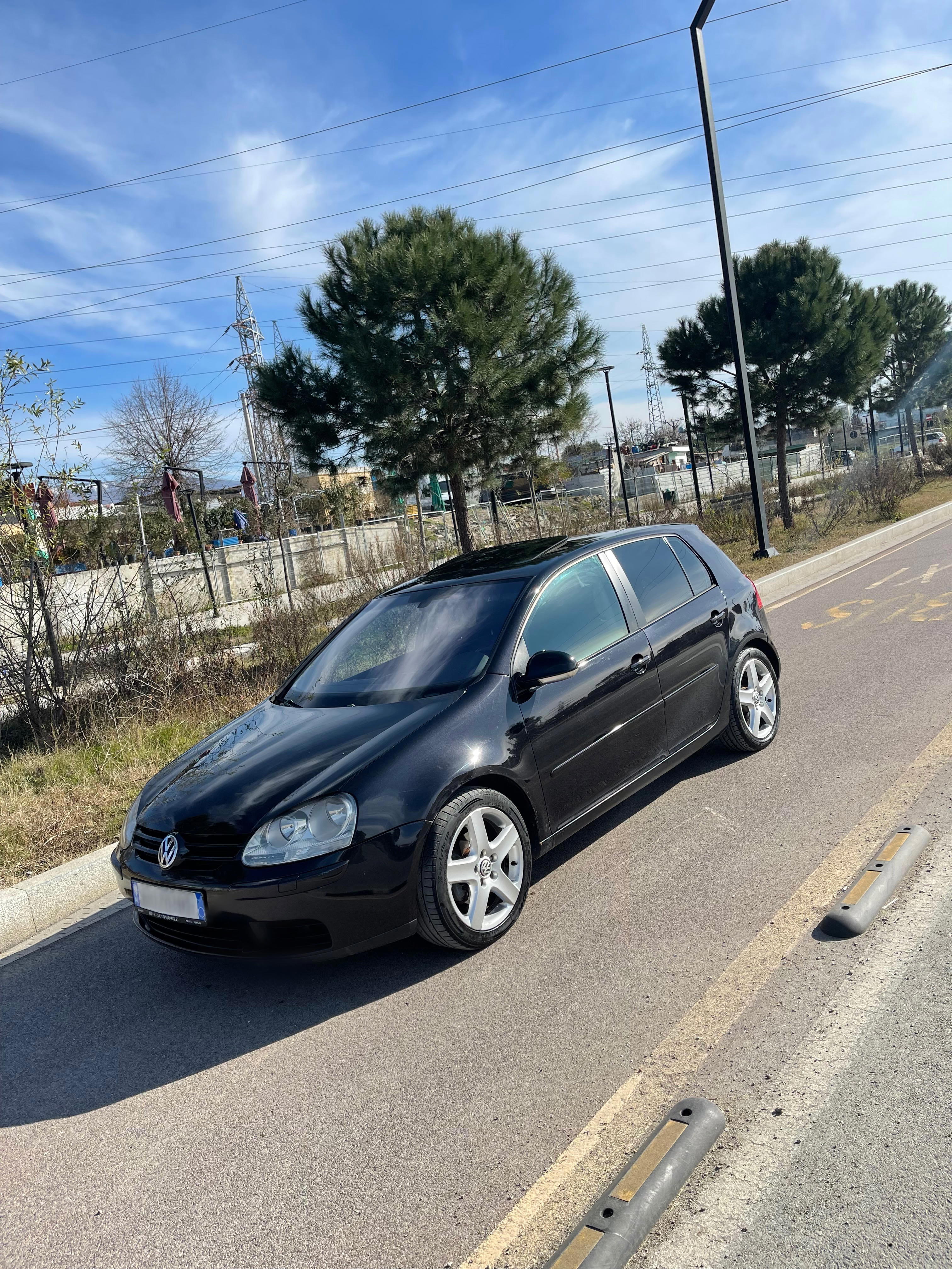 Volkswagen Golf - main photo