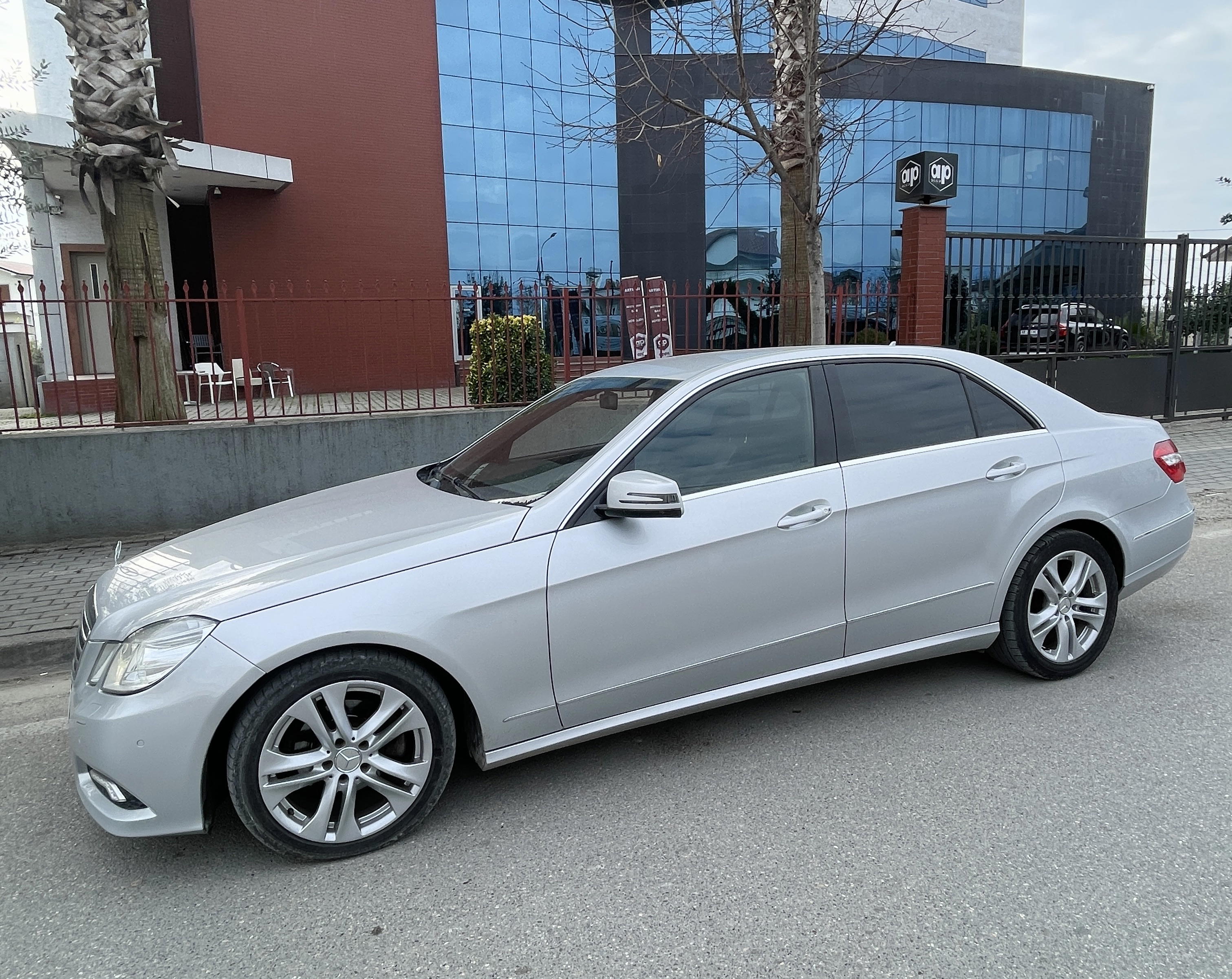 Mercedes-Benz E-Class - photo 4