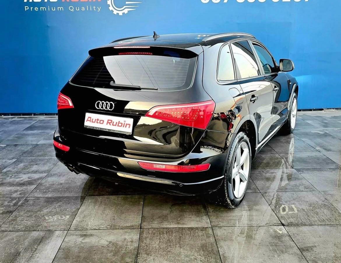 Audi Q5 - side view