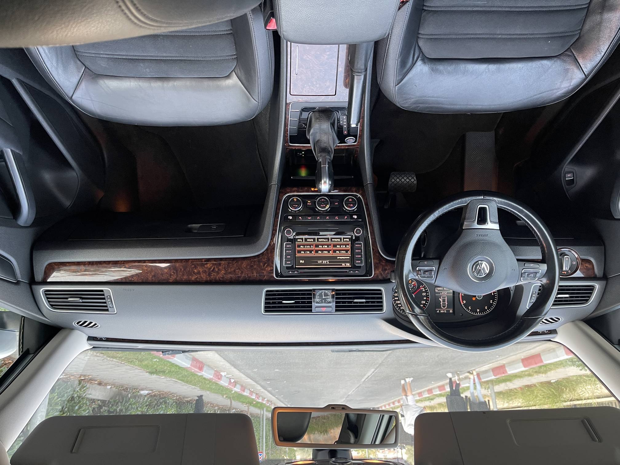 Volkswagen Passat - side view