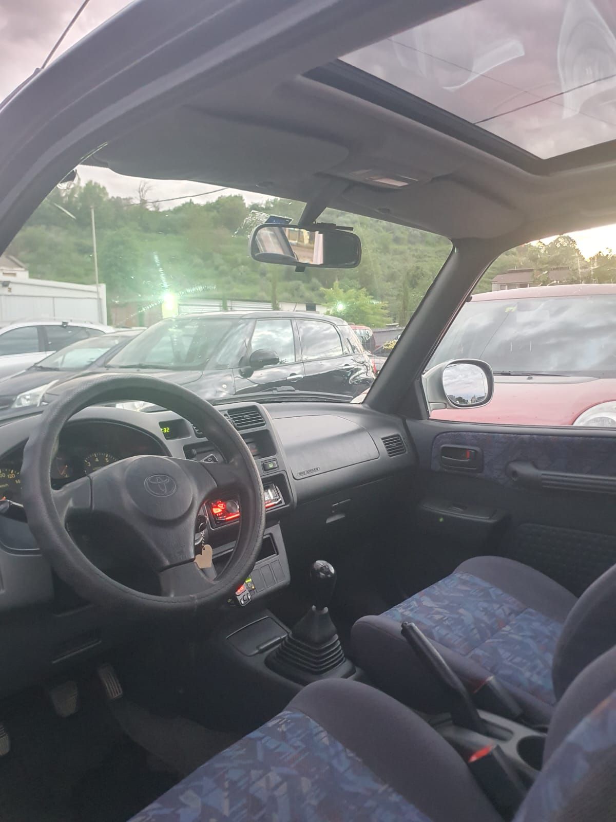 Toyota RAV4 - photo 4