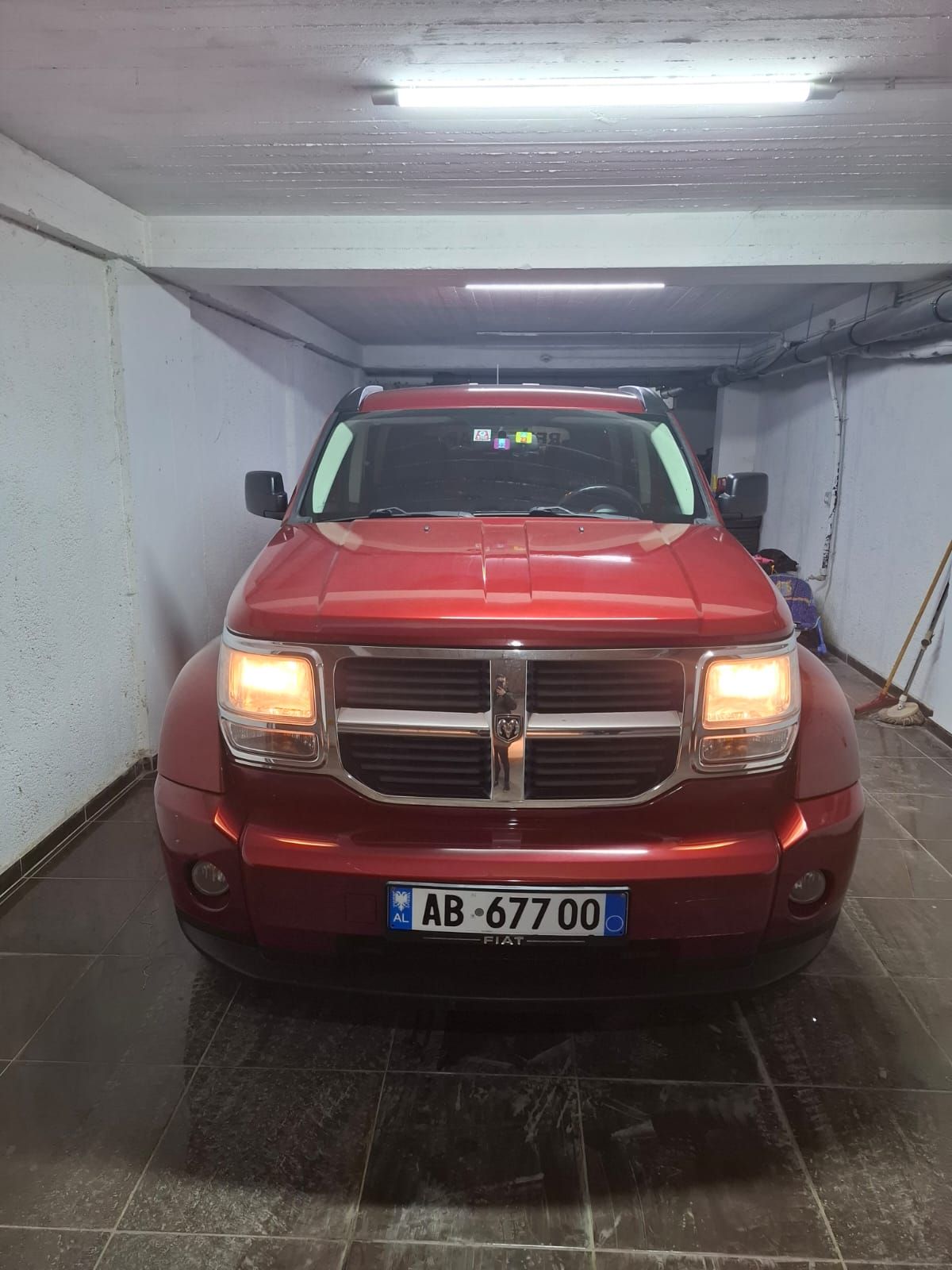 Dodge Nitro - side view