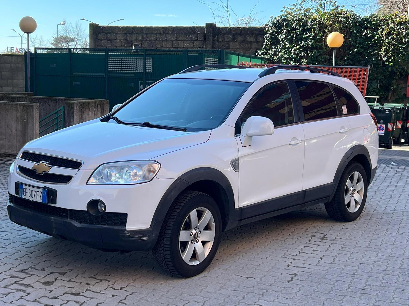 Chevrolet Captiva Sport - side view
