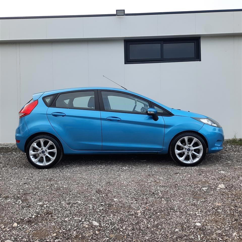 Ford Fiesta - side view