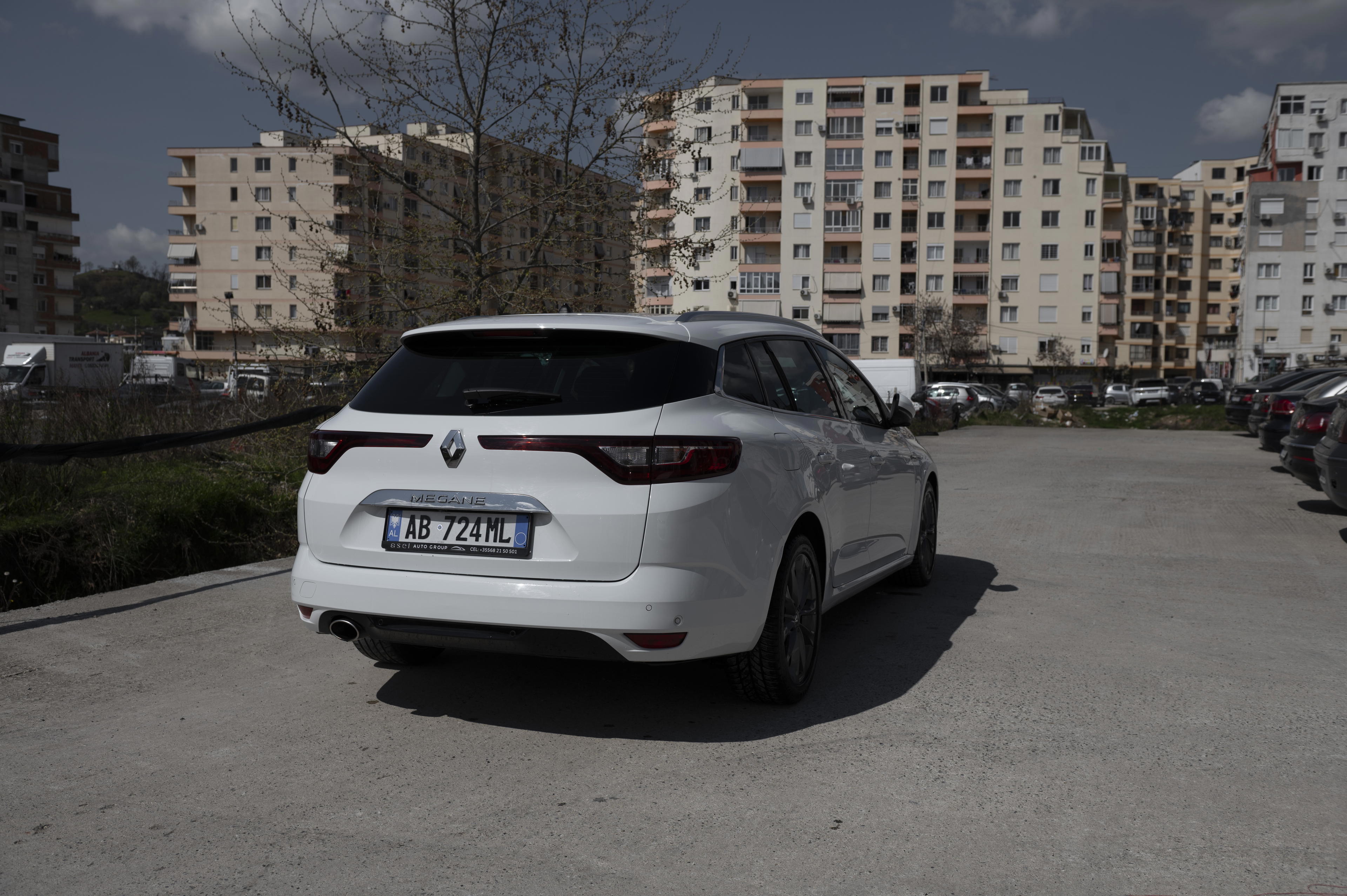 Renault Megane - side view