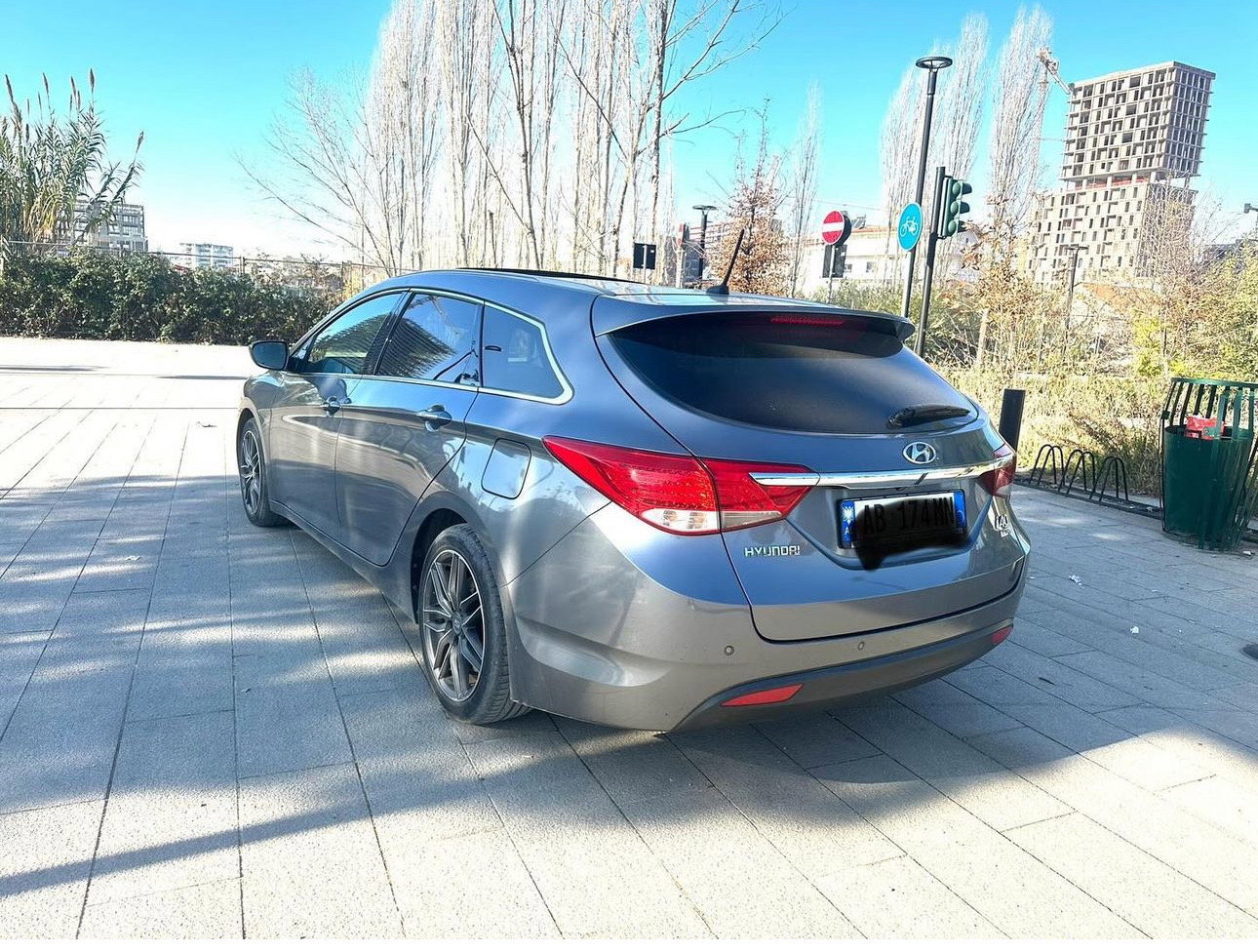 Hyundai I40 - side view