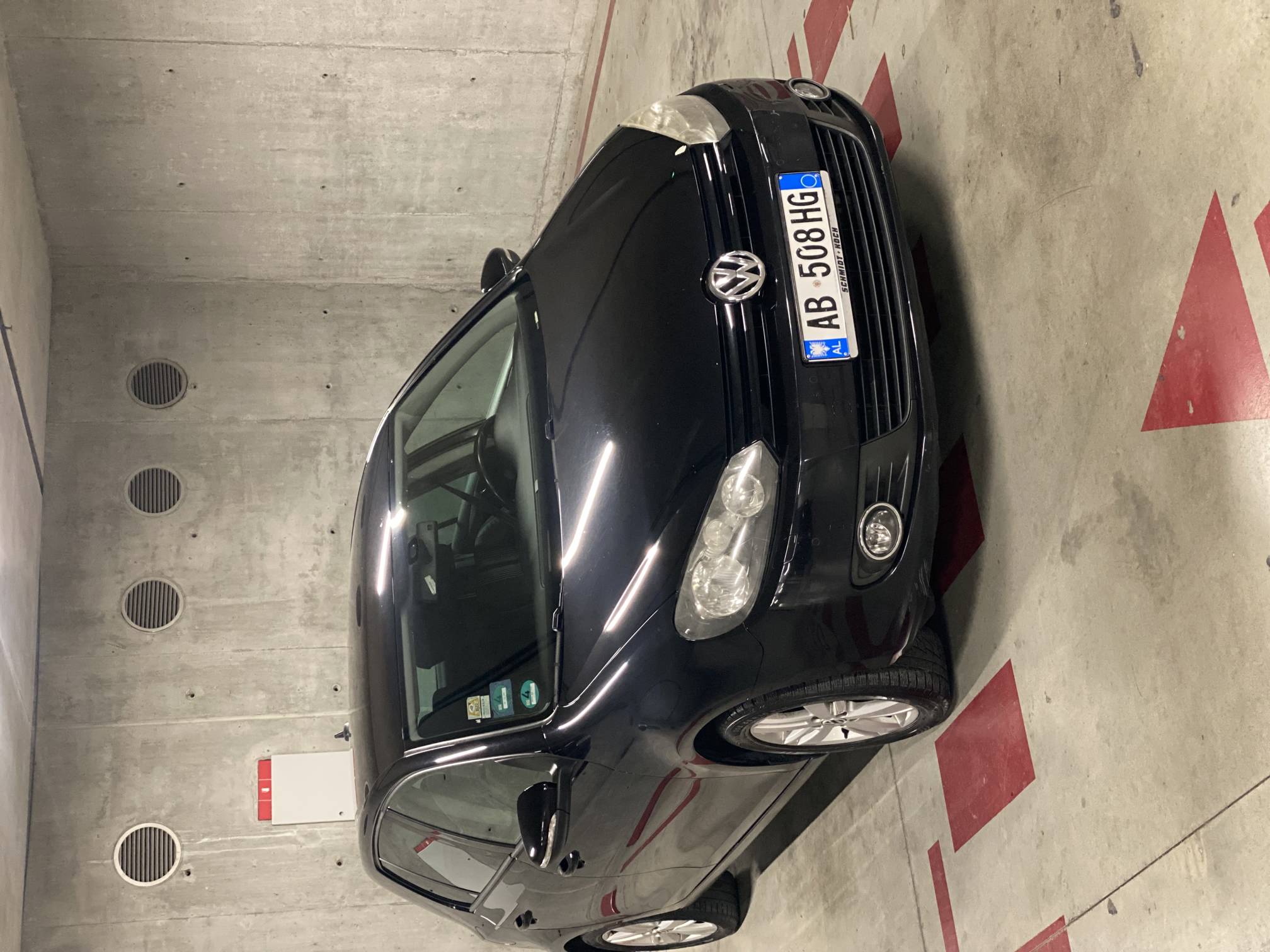 Volkswagen Golf - side view