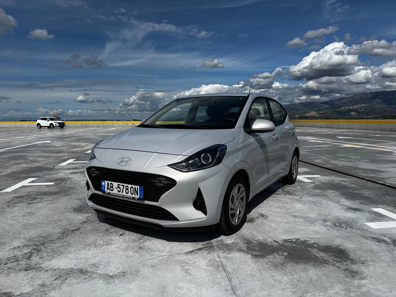 Hyundai i10 - side view