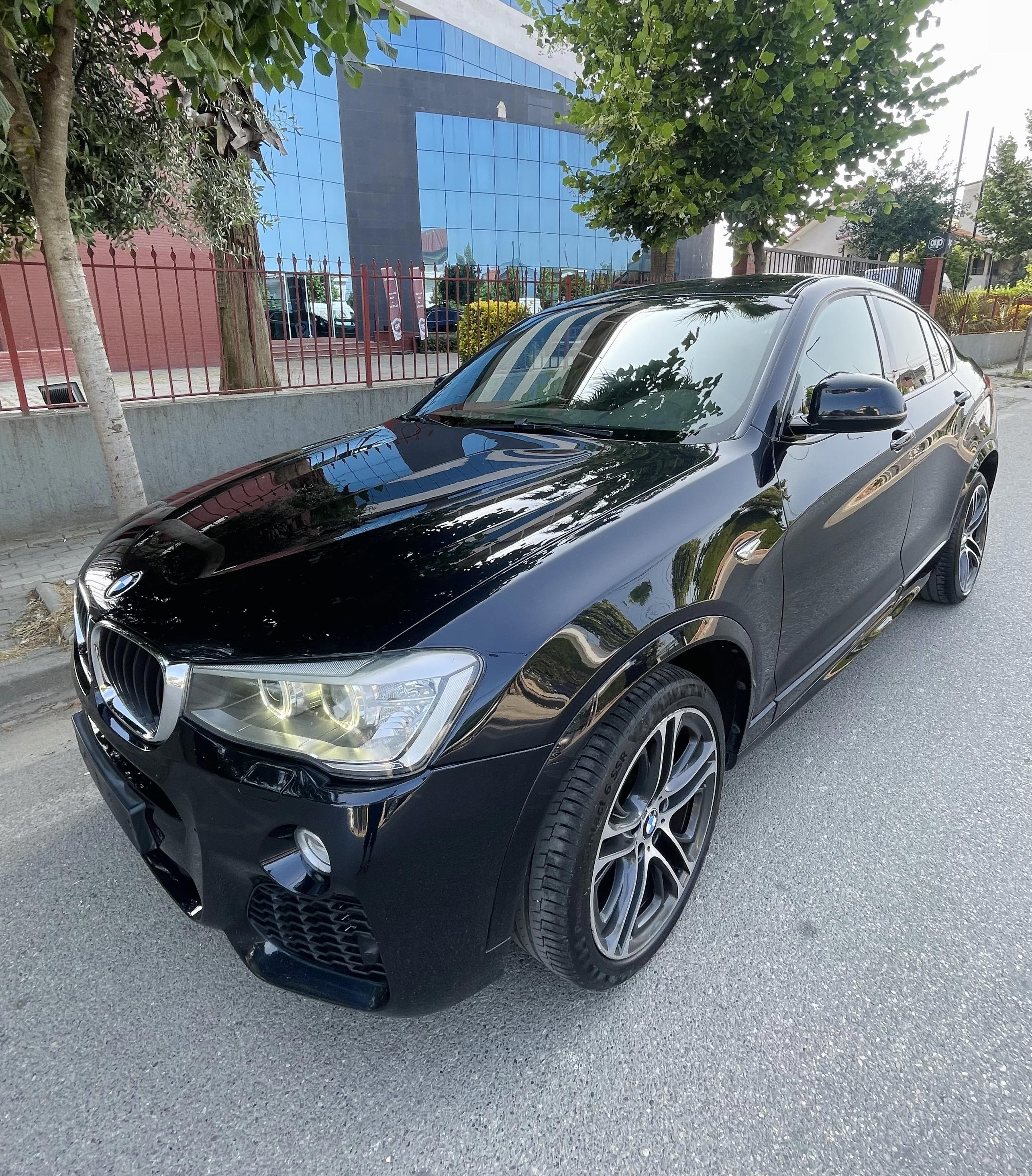 BMW X4 - side view