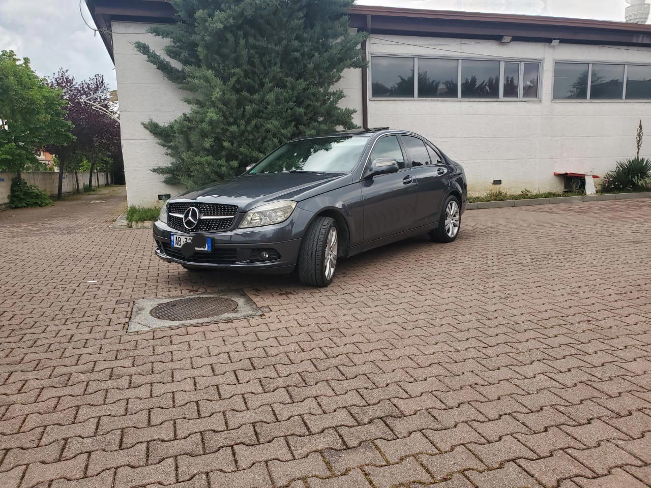 Mercedes-Benz C-Class - side view