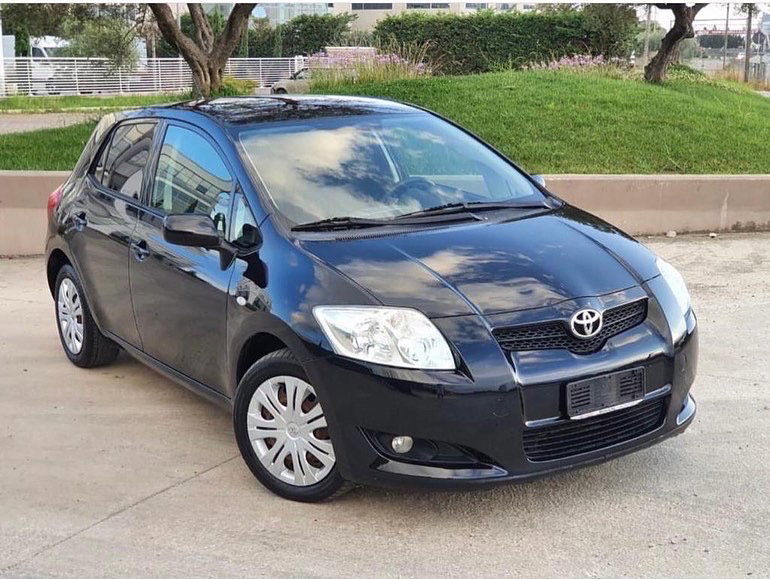 Toyota Auris - side view
