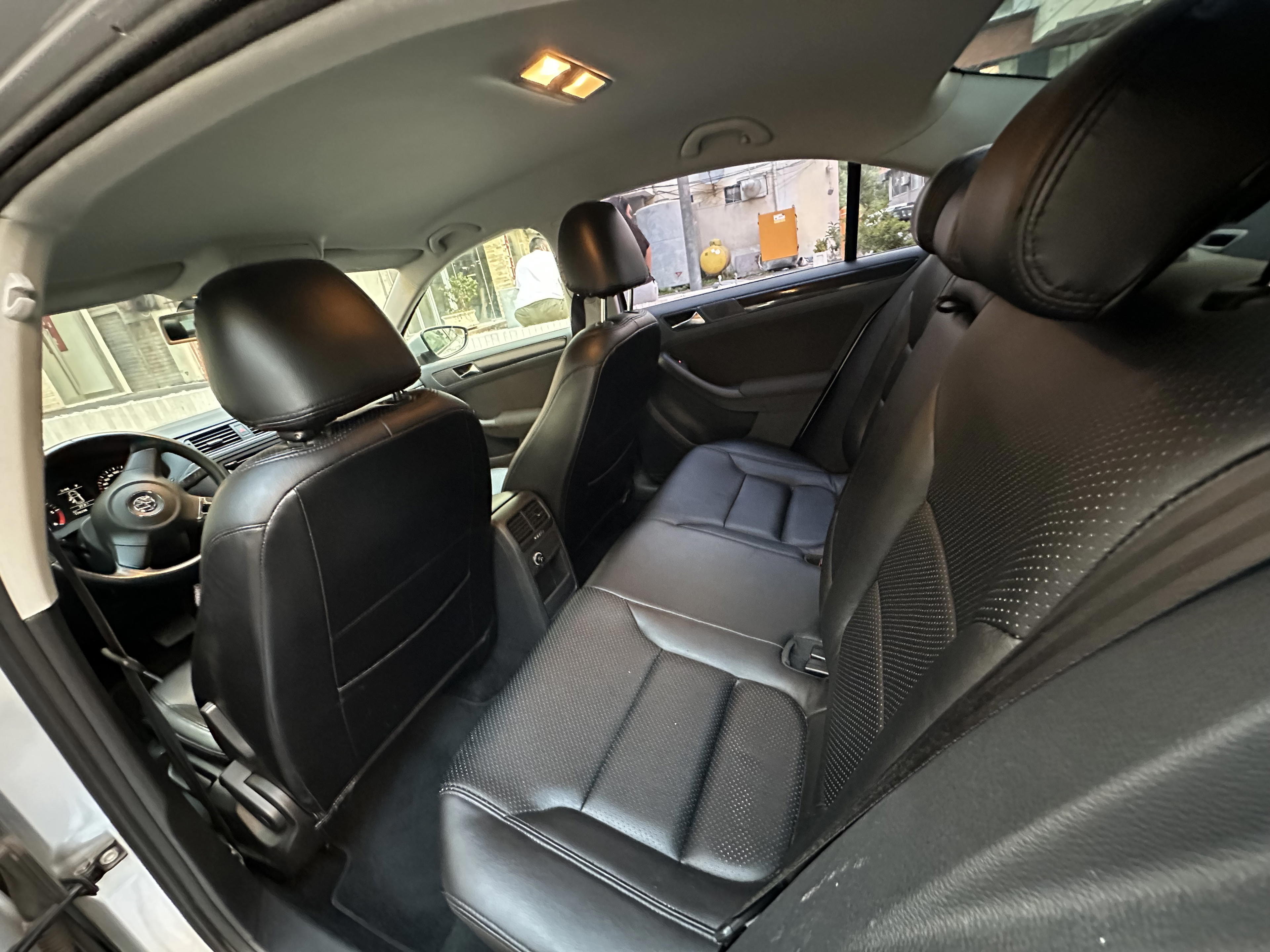 Volkswagen Jetta - photo 4