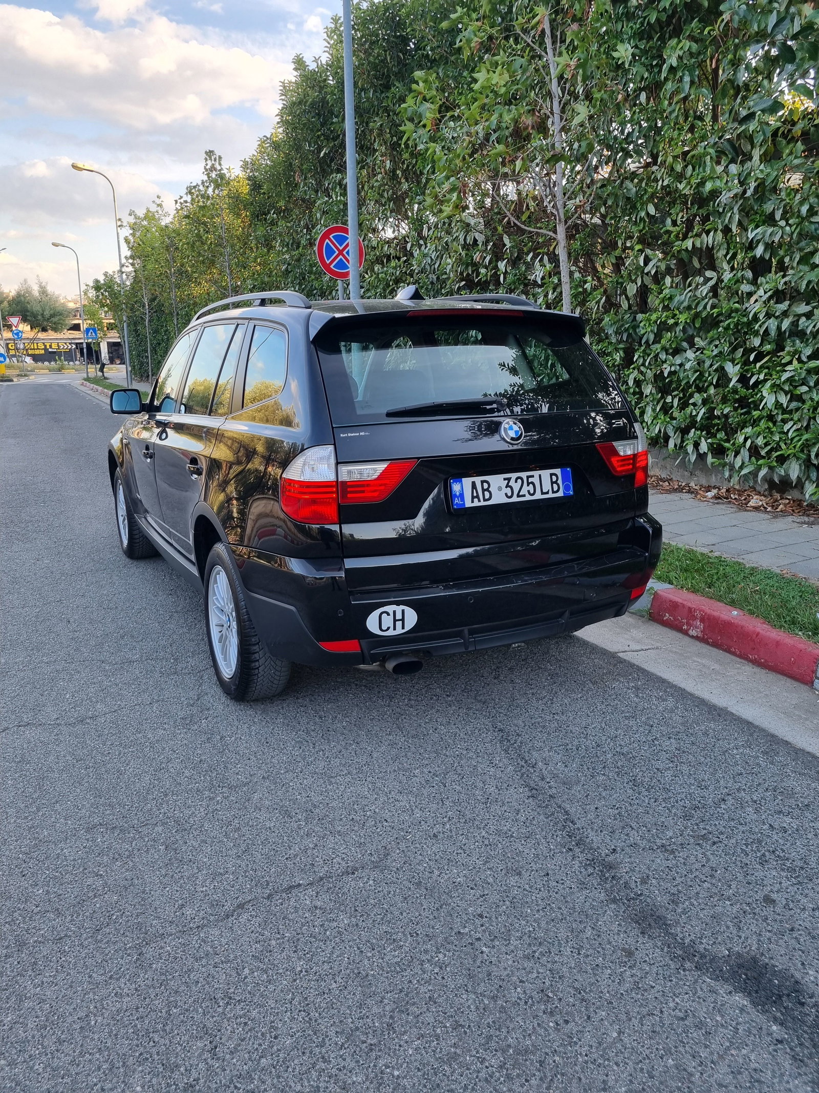 BMW X3 - side view