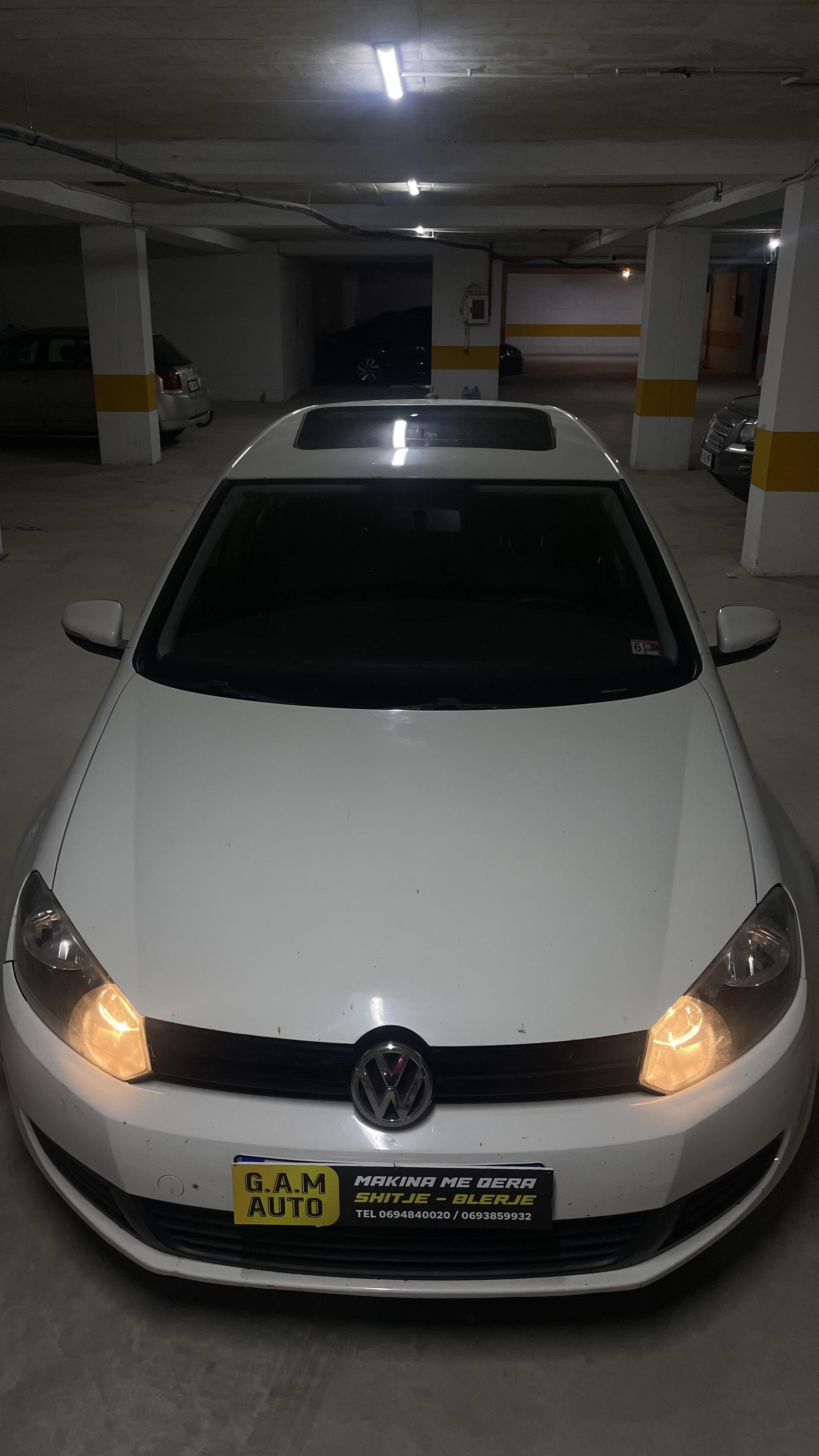 Volkswagen Golf - main photo