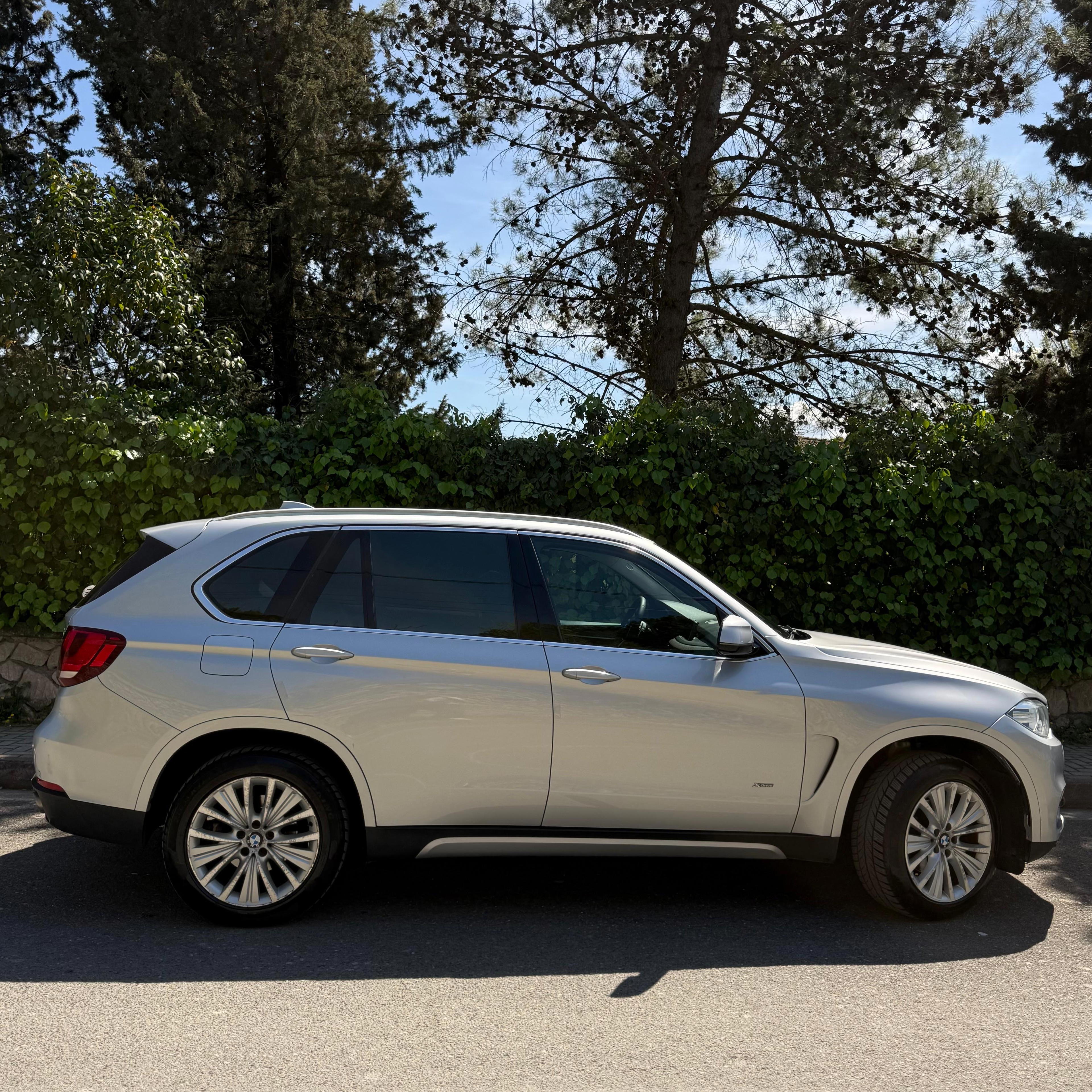 BMW X5 - side view