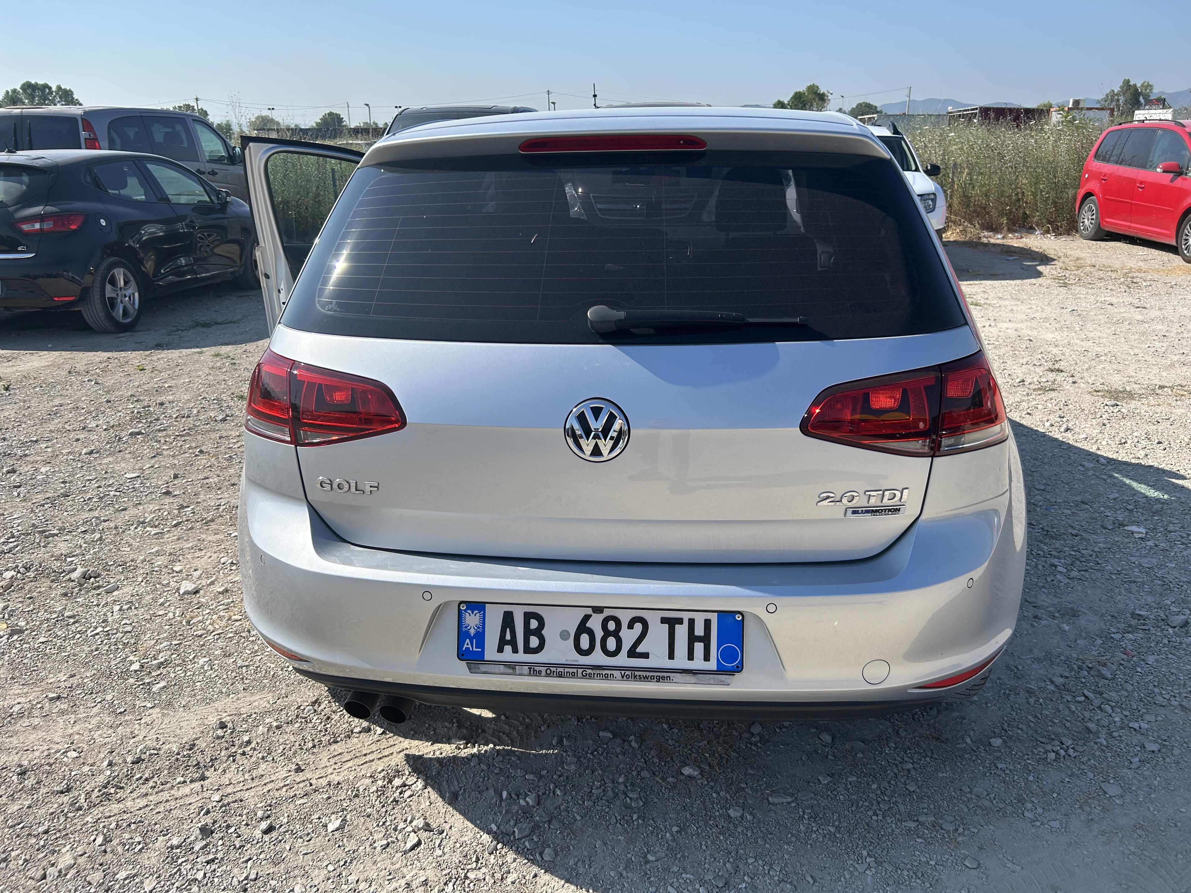 Volkswagen Golf - side view