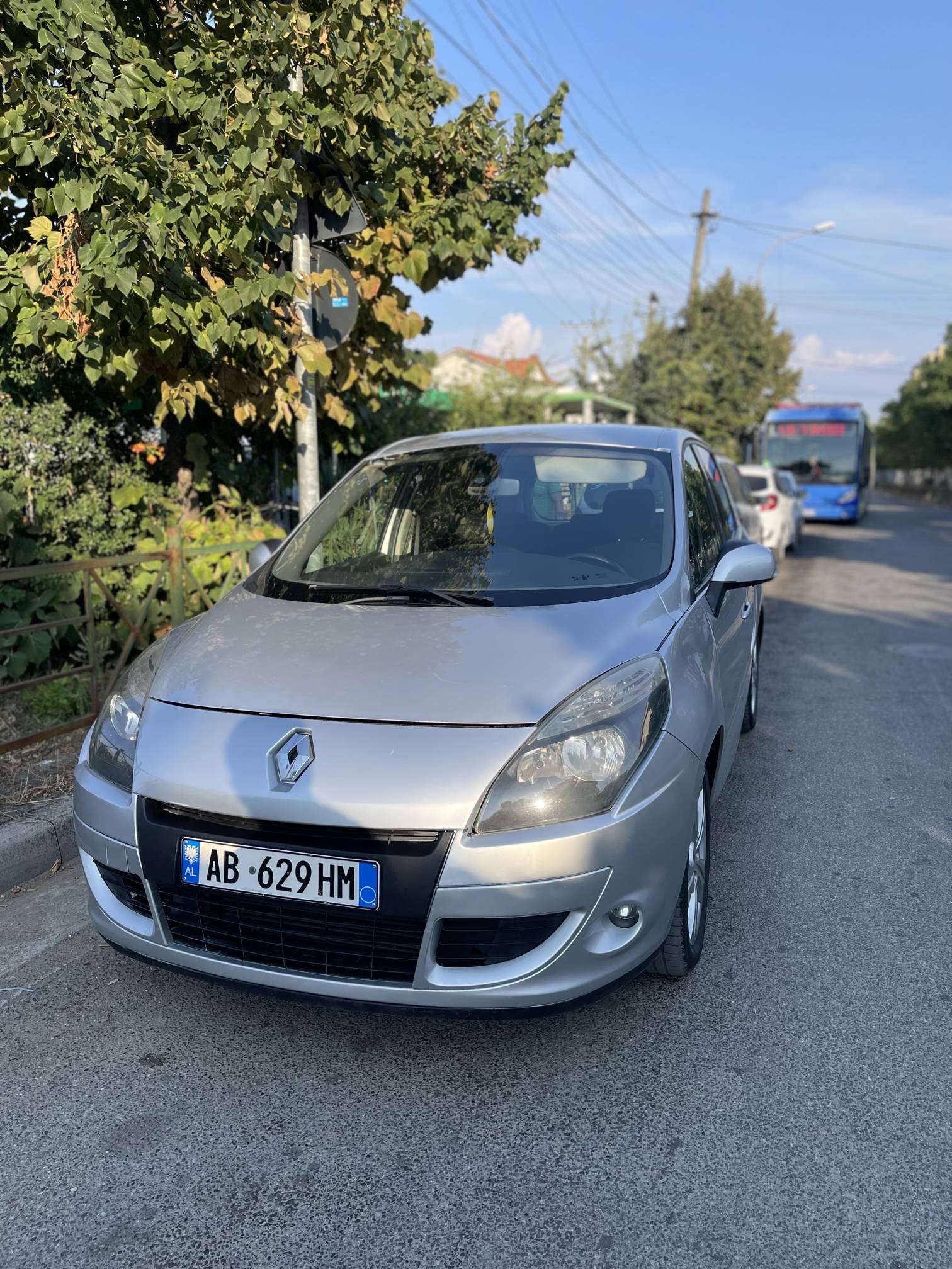 Renault Scenic XMode - side view