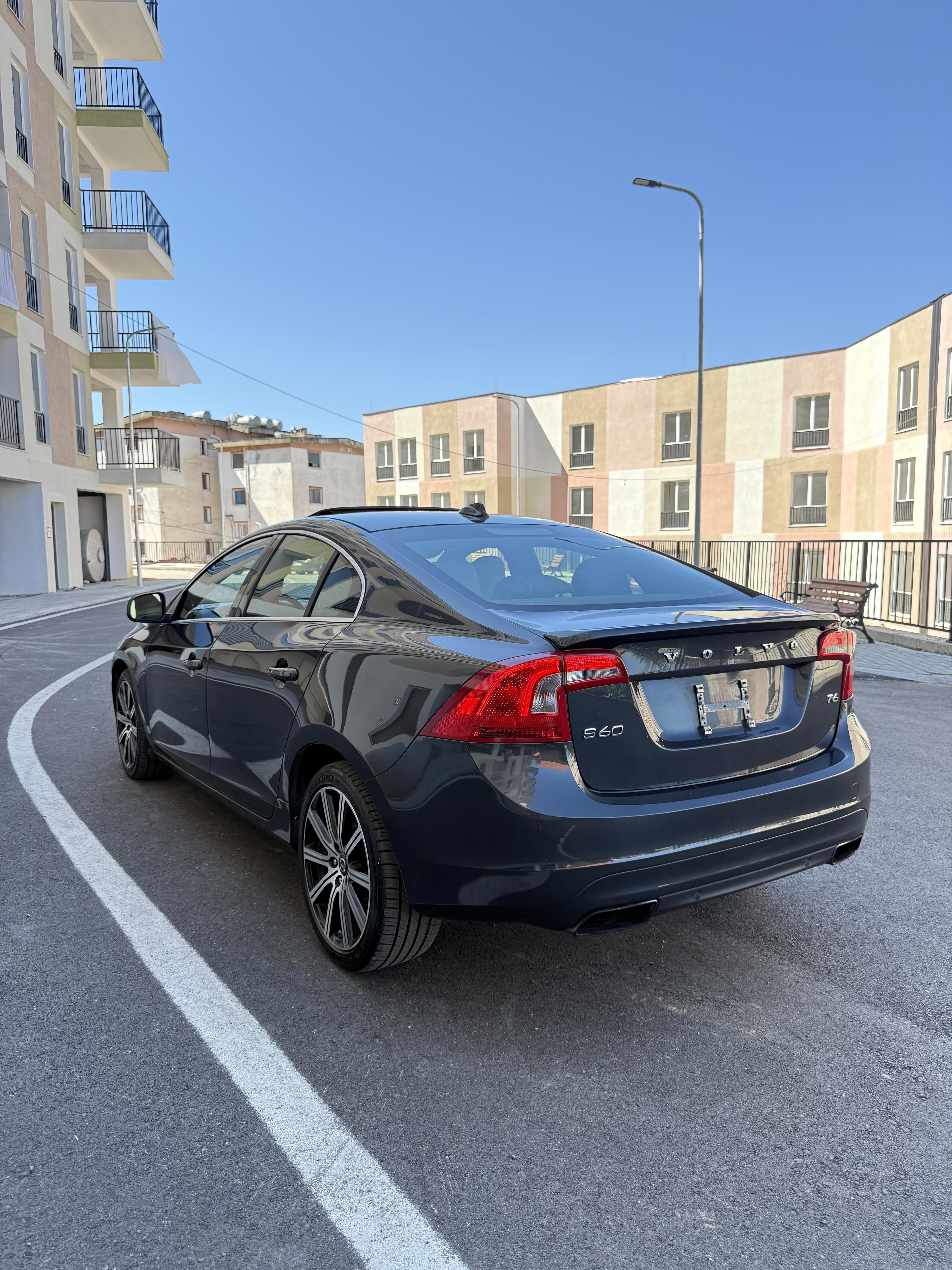 Volvo S60 - photo 3