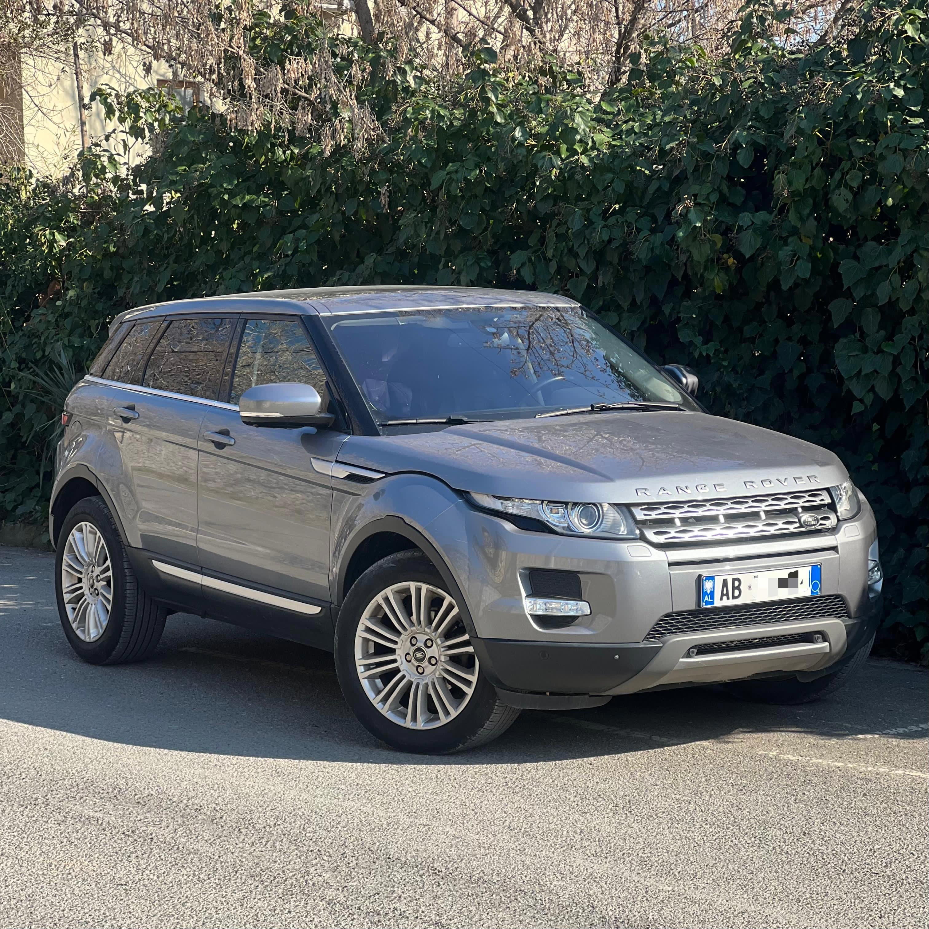 Land Rover Range Rover Evoque - side view