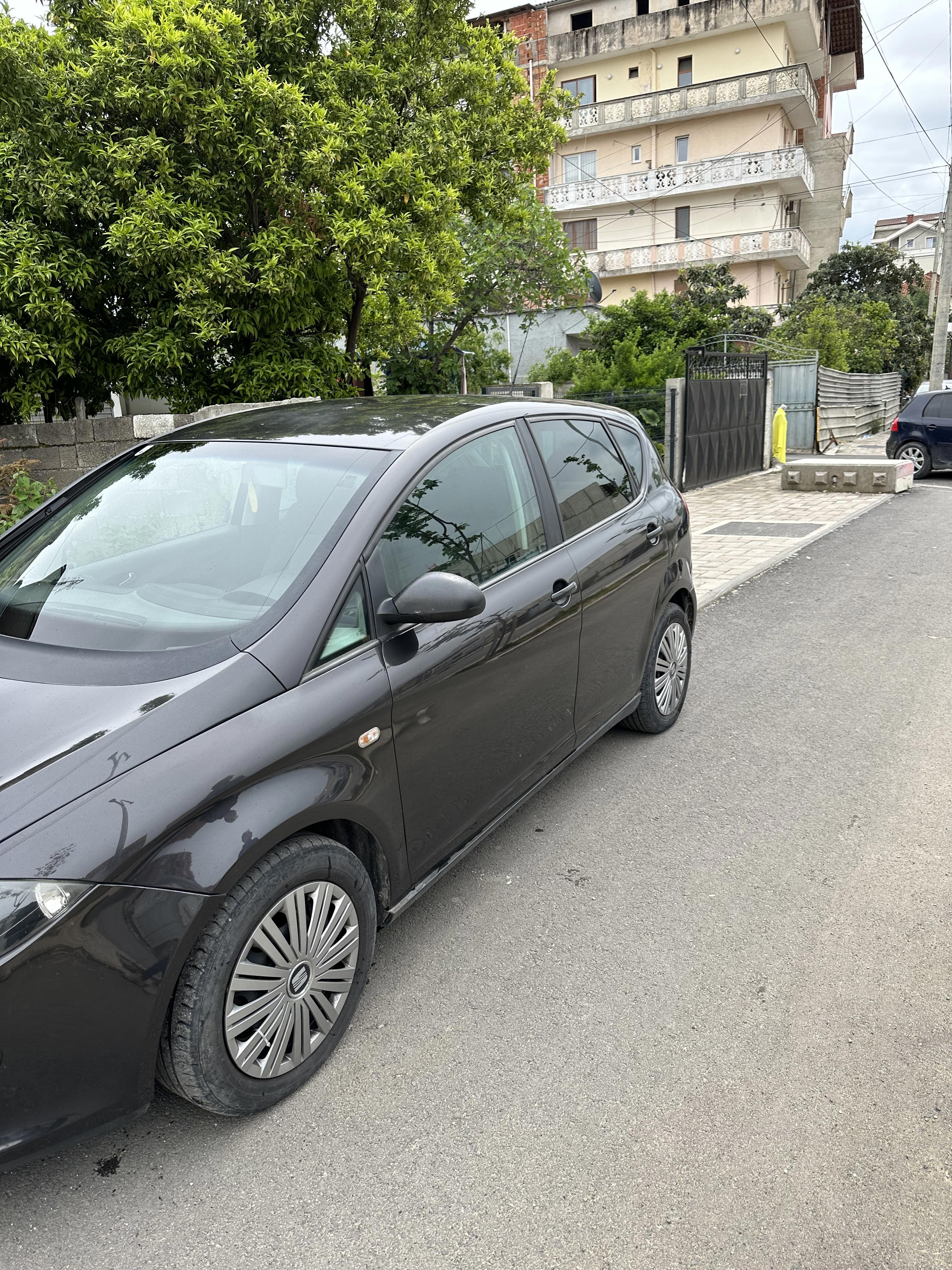 Seat Altea - side view