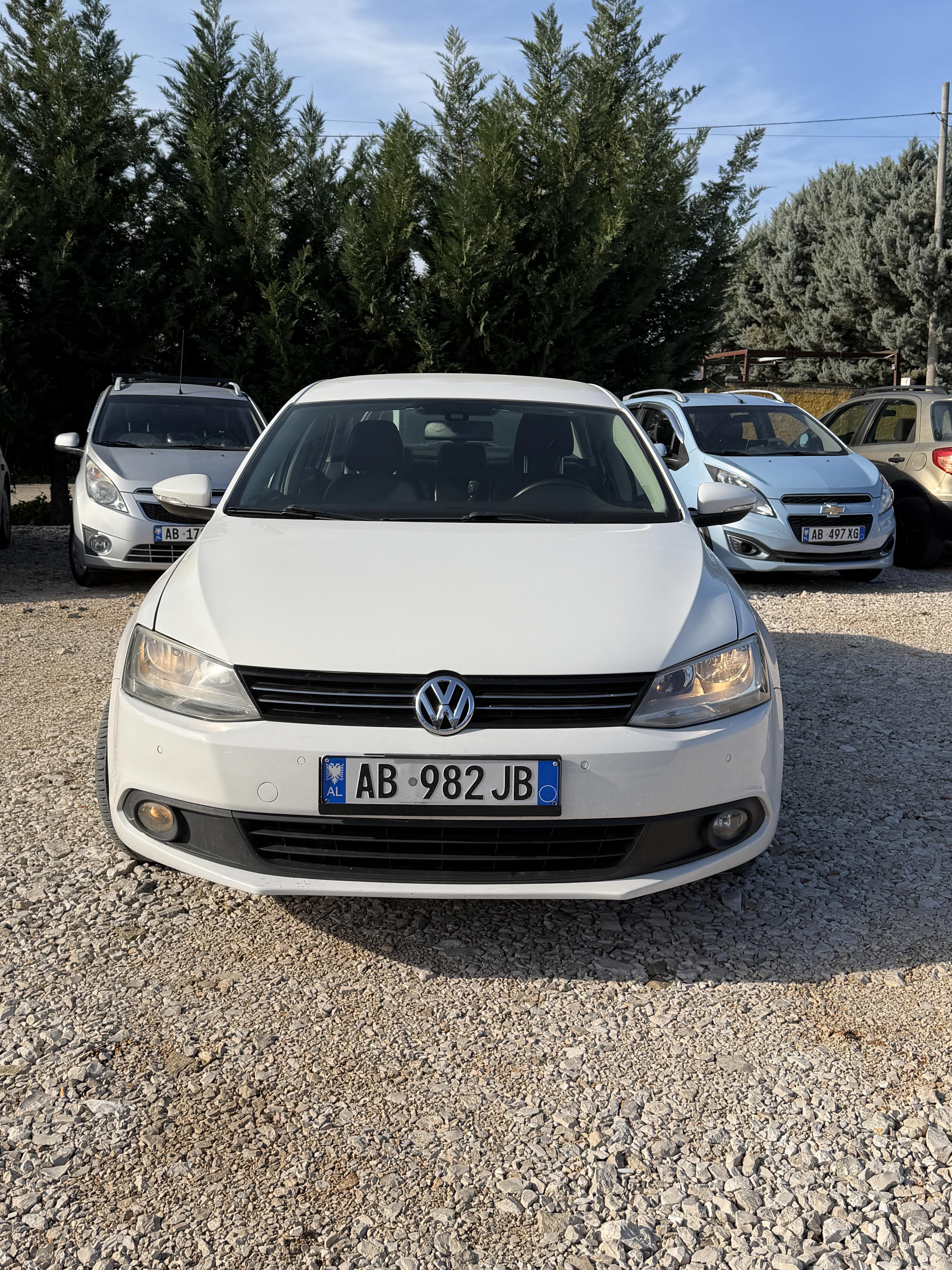 Volkswagen Jetta - side view