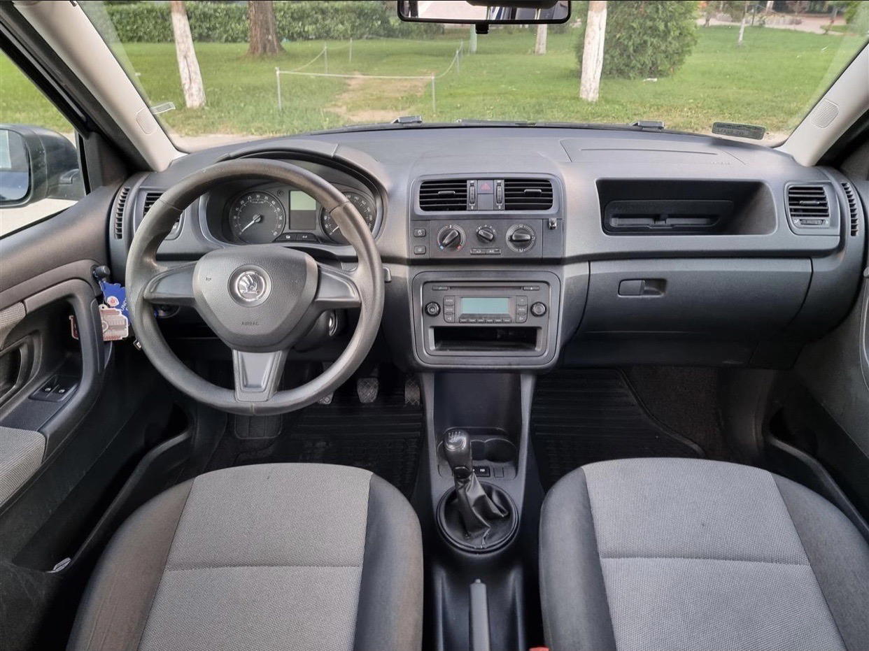Skoda Fabia - side view