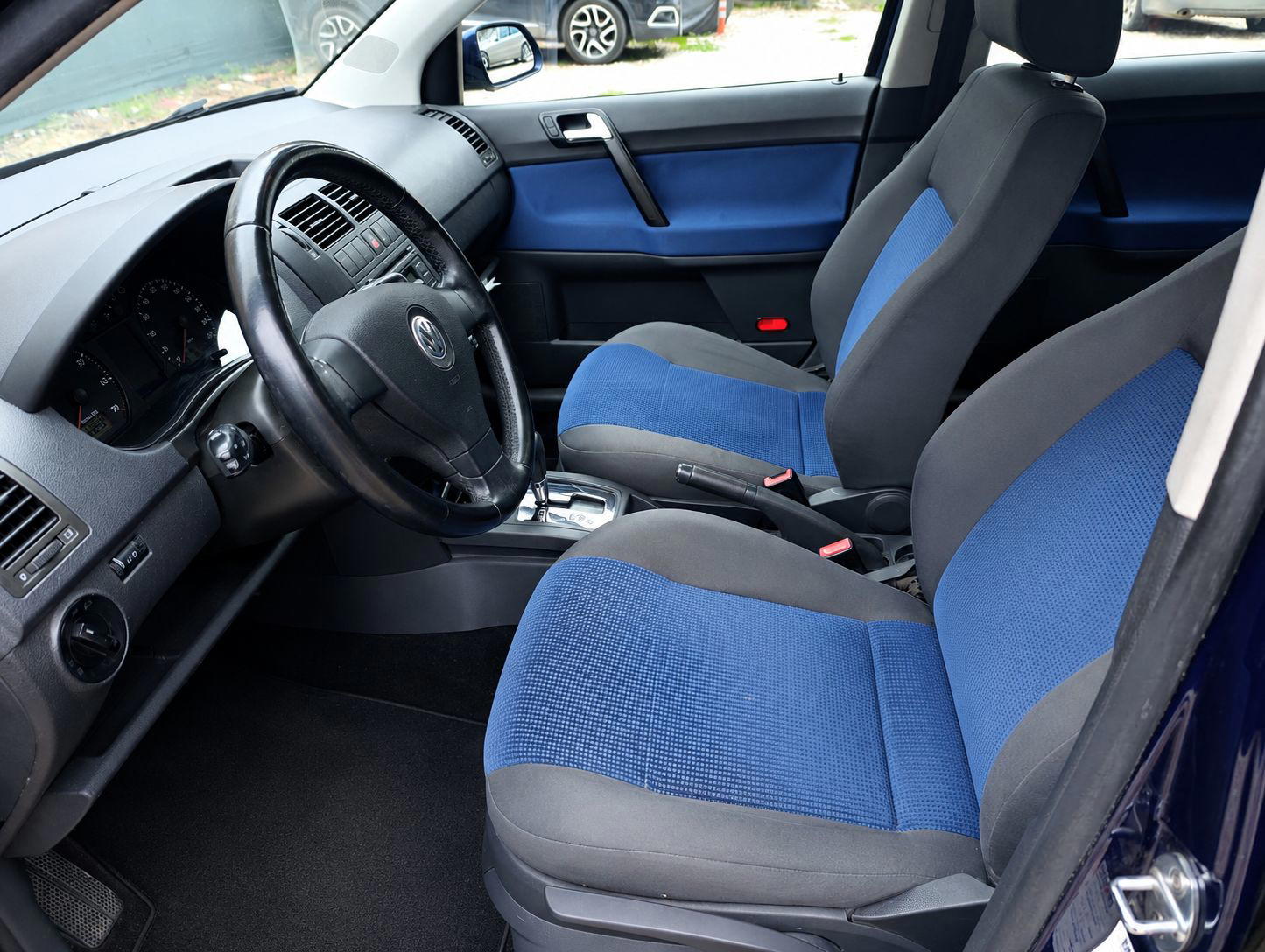 Volkswagen Polo - side view
