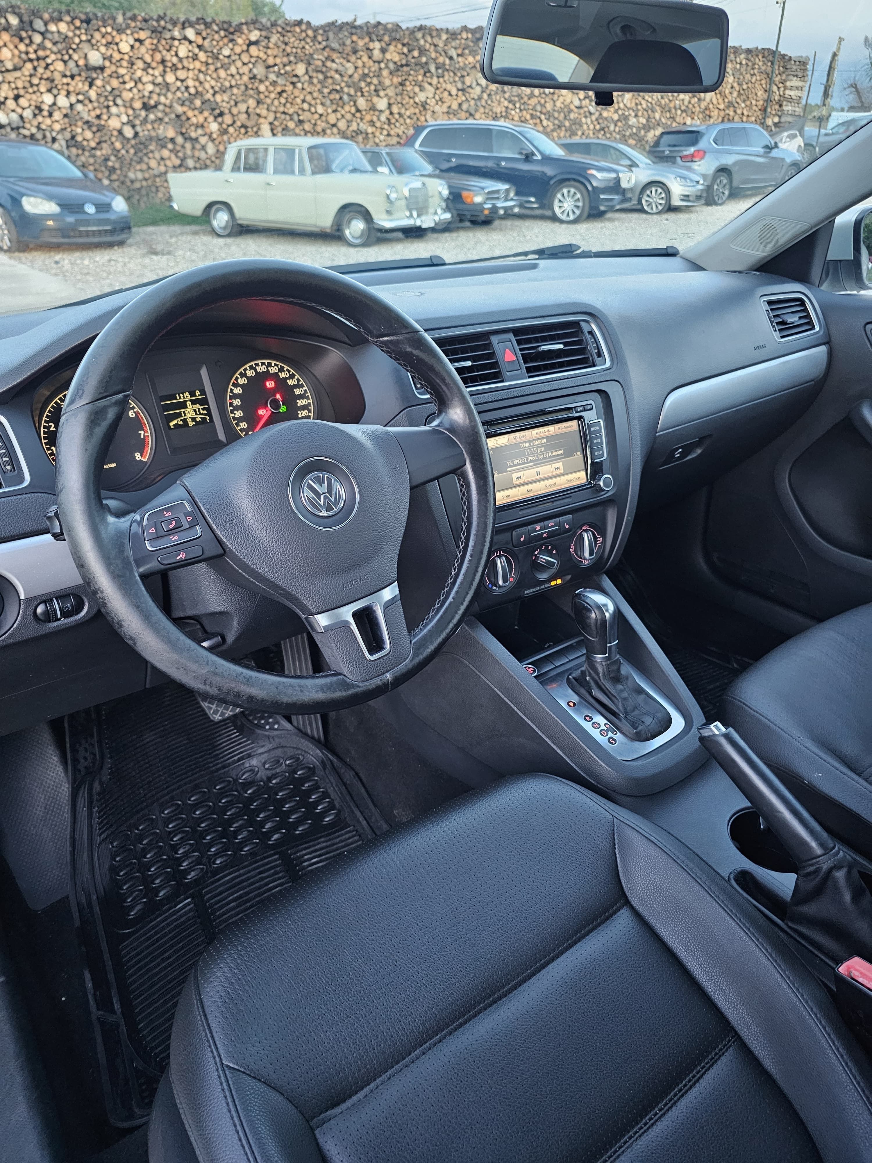 Volkswagen Jetta - side view