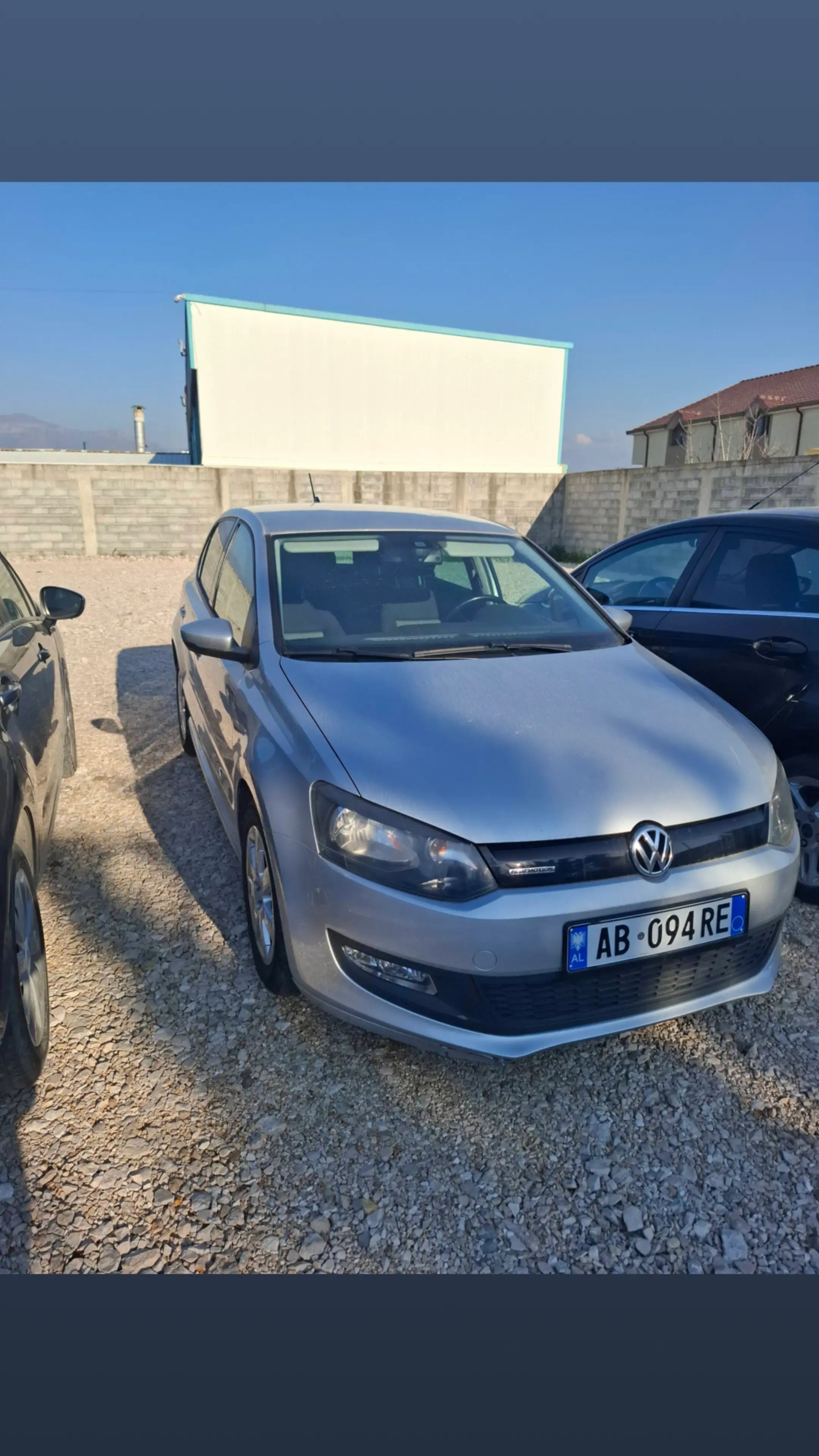 Volkswagen Golf - side view