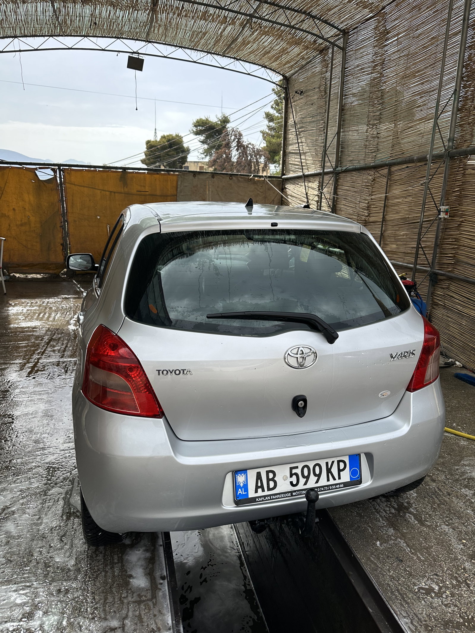 Toyota Yaris - side view