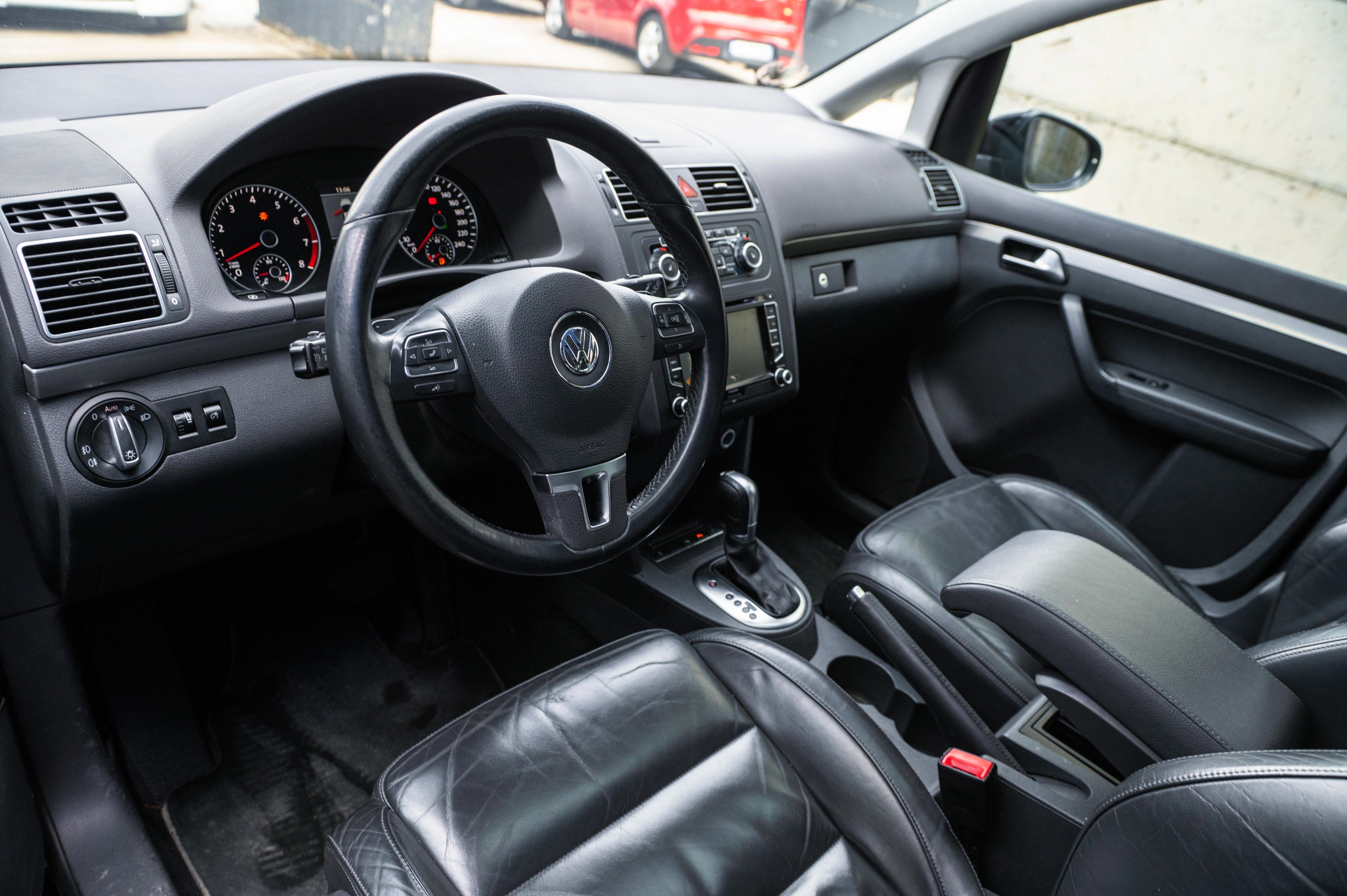 Volkswagen Touran - photo 3