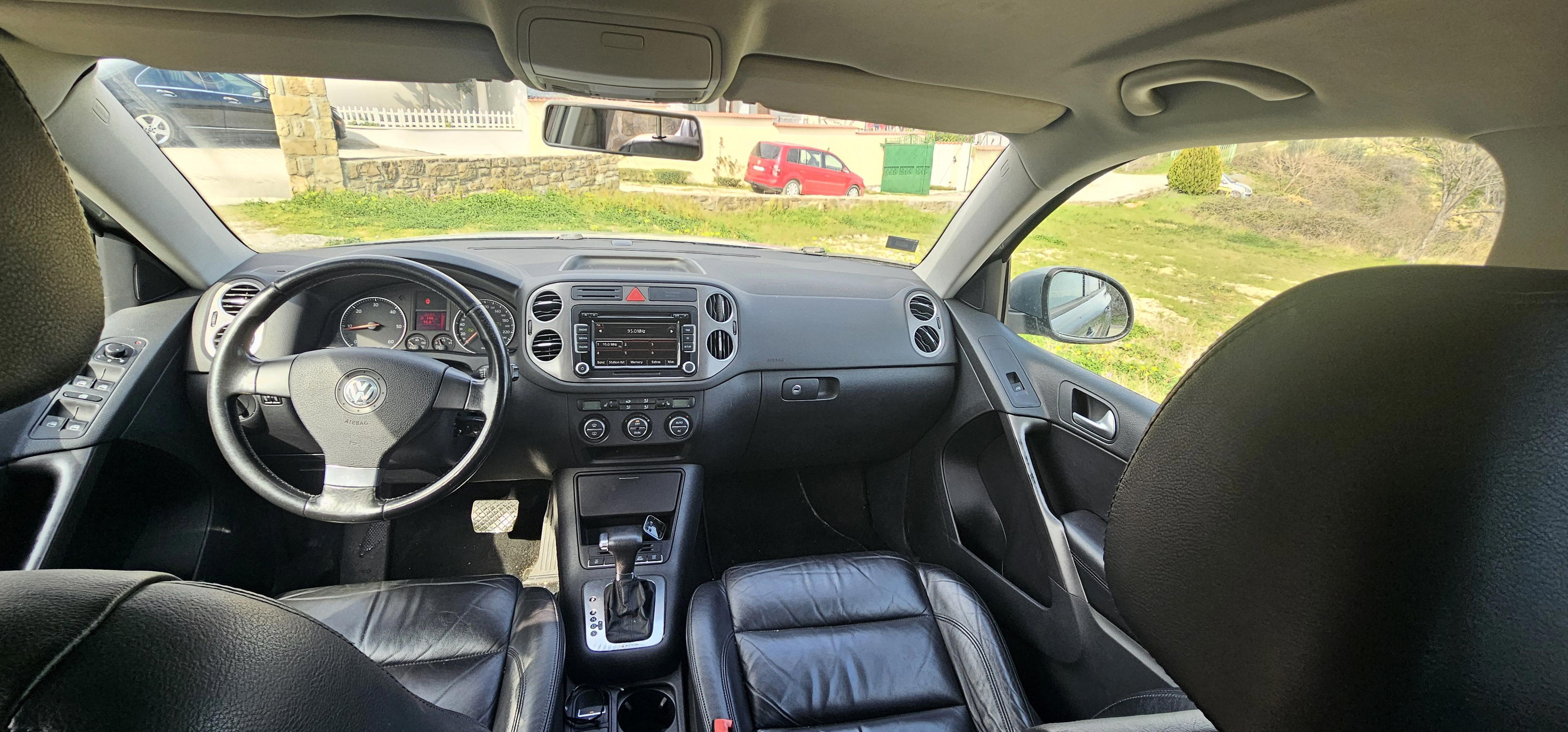 Volkswagen Tiguan - photo 4