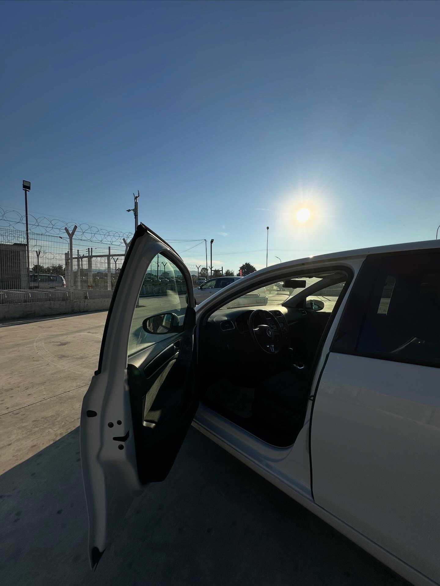 Volkswagen Golf - main photo