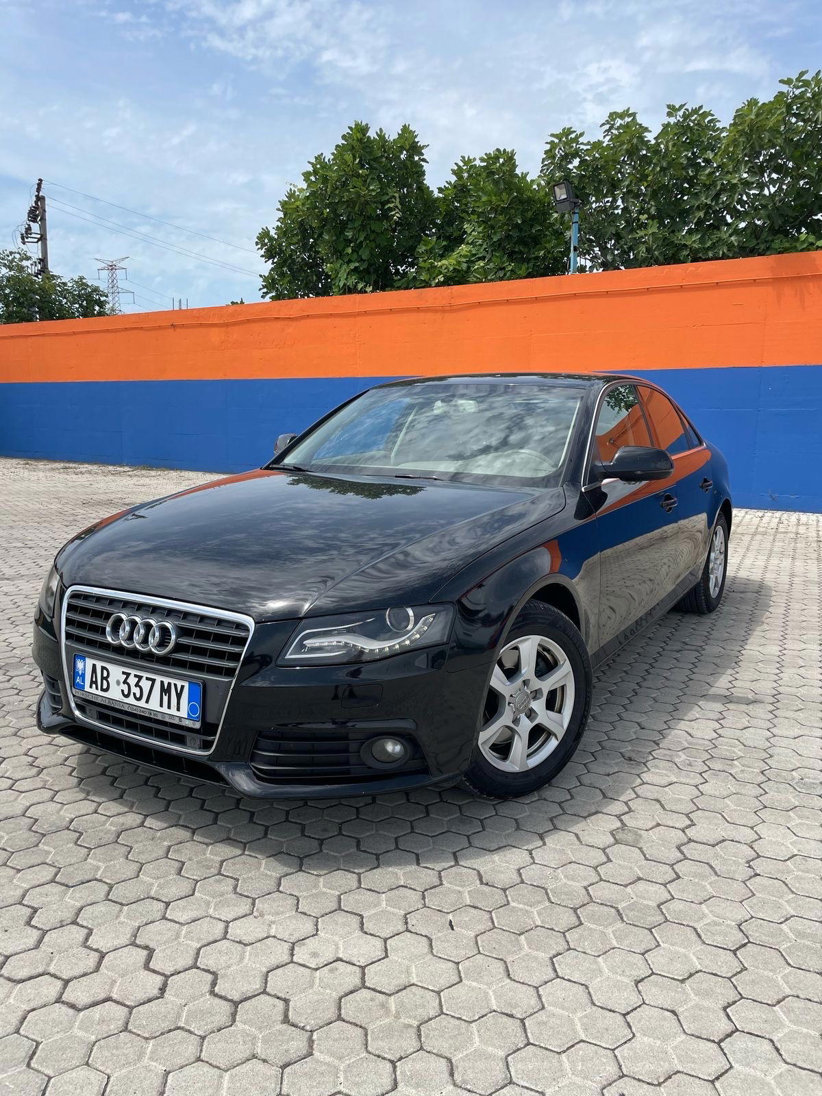Audi A4 allroad - side view