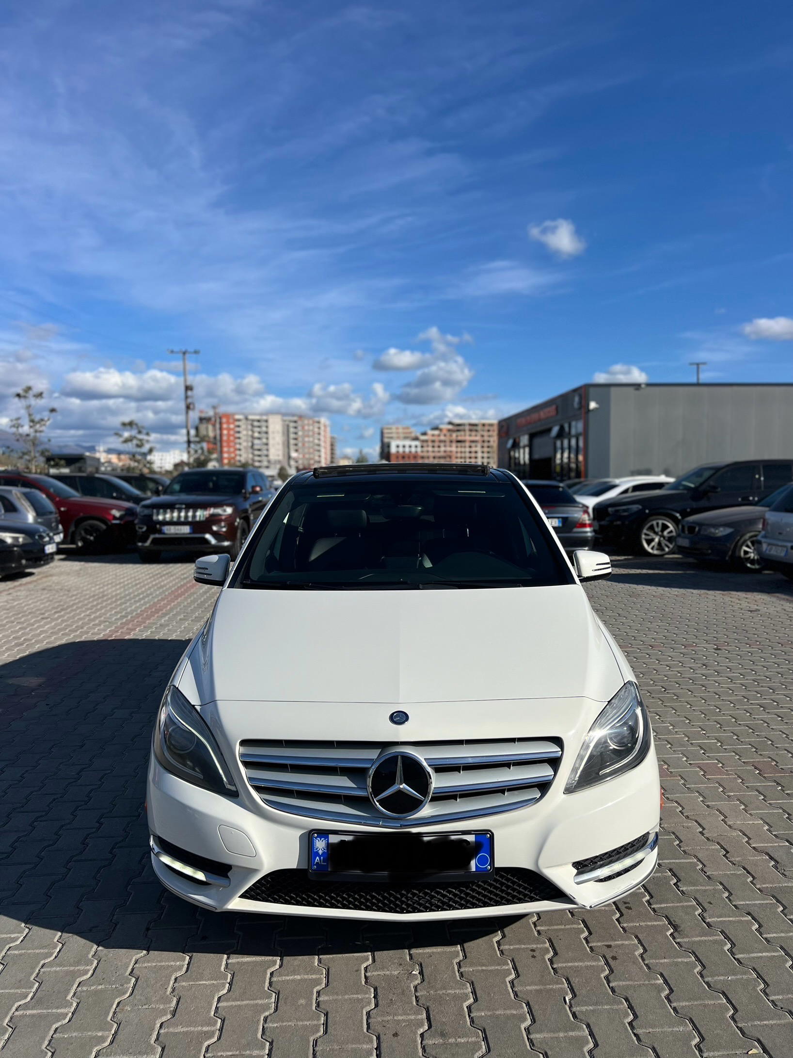 Mercedes-Benz B-Class - side view
