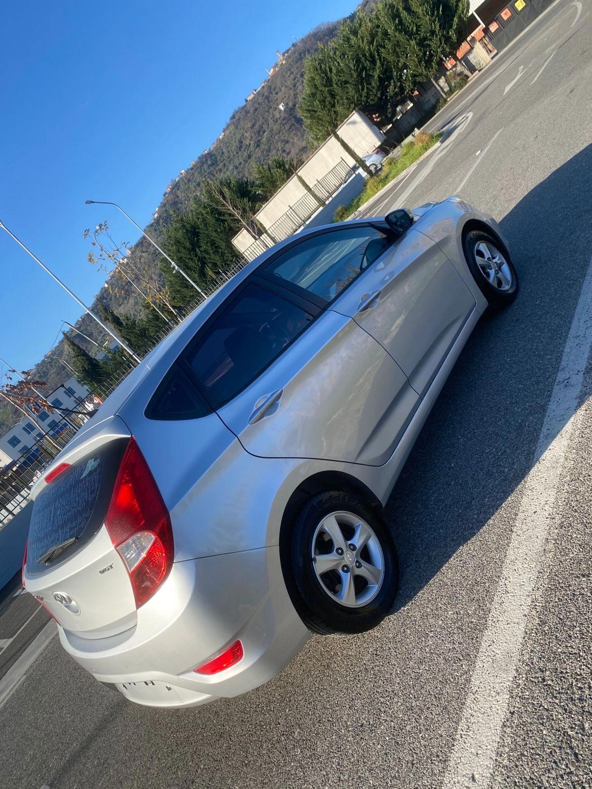 Hyundai Accent - photo 3