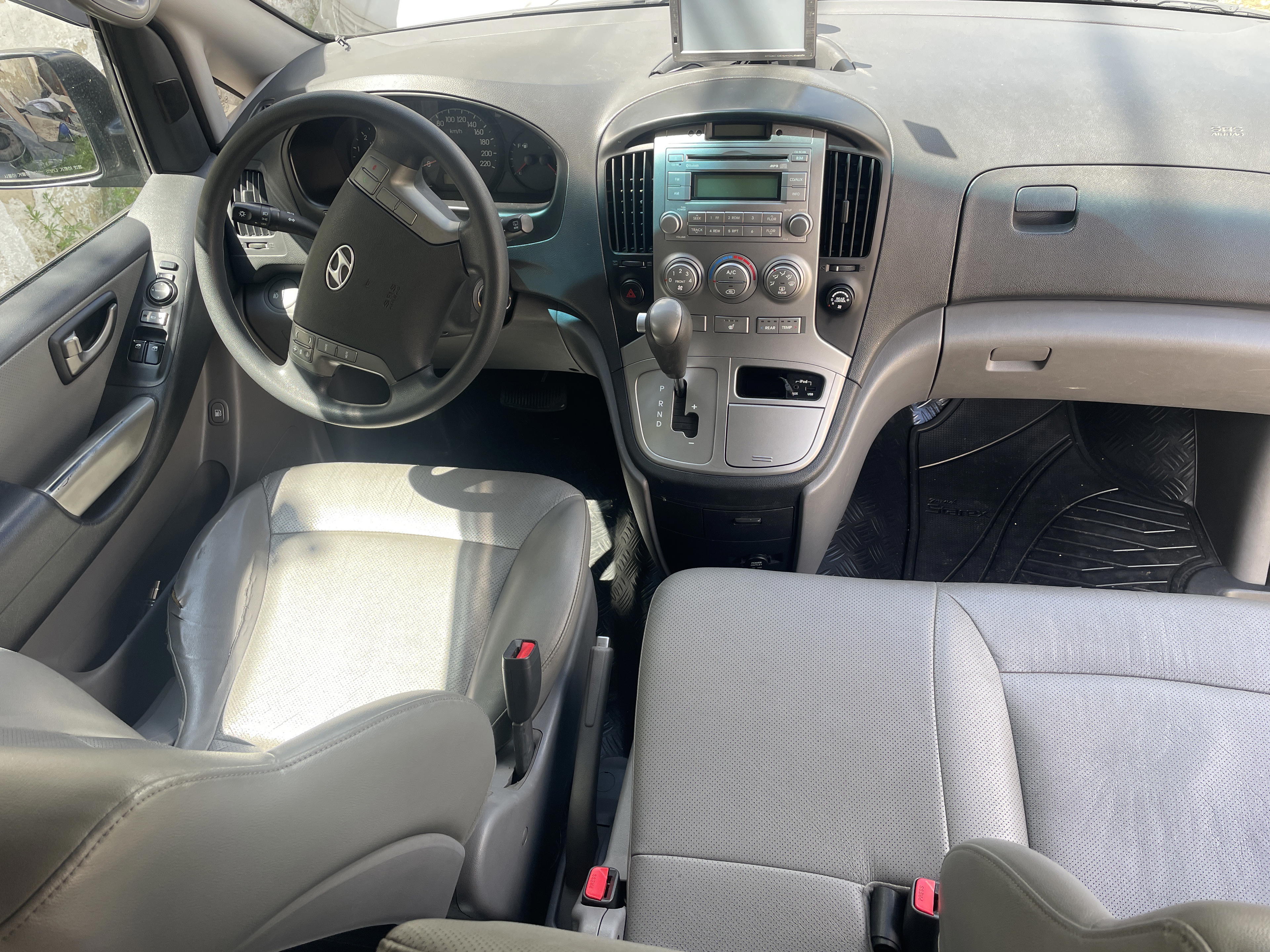Hyundai Entourage - photo 4
