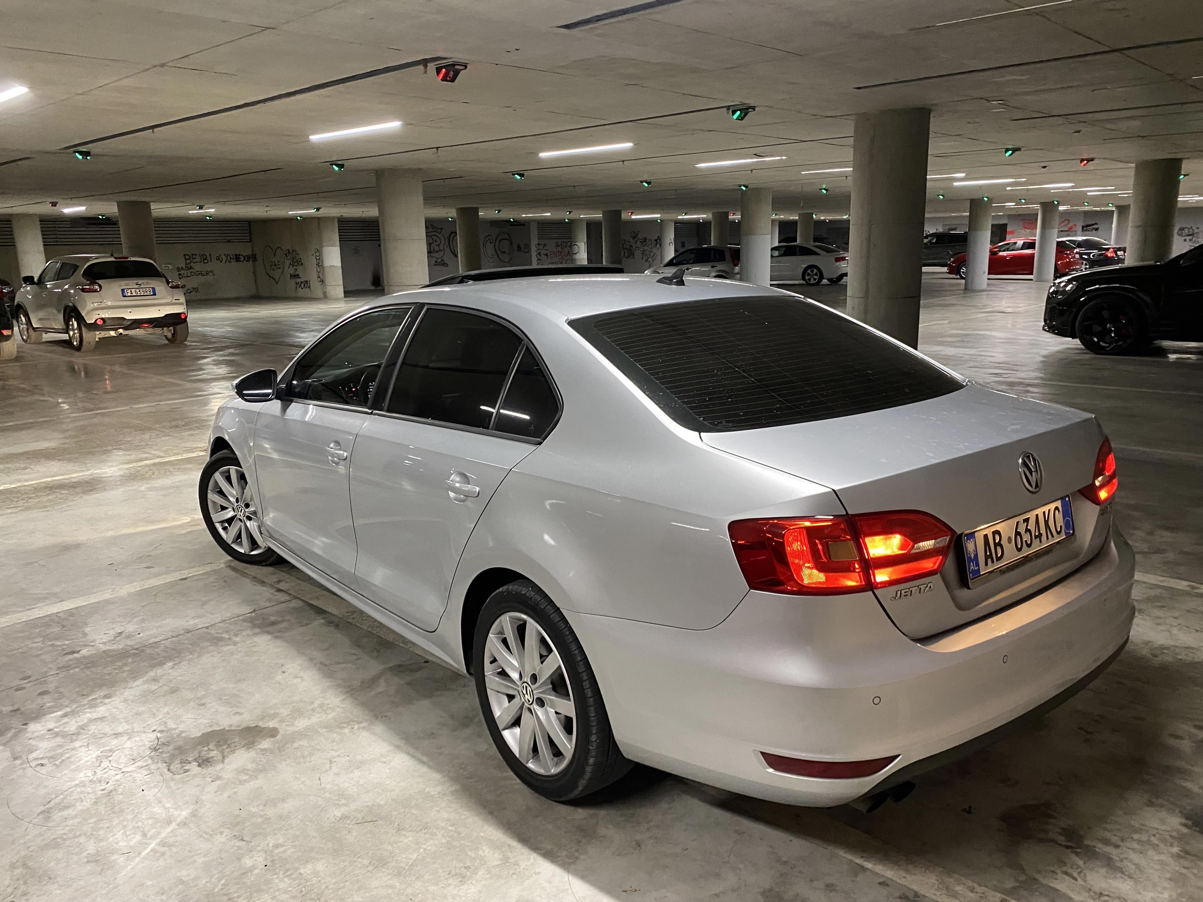 Volkswagen Jetta - side view