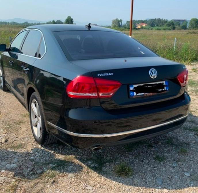 Volkswagen Passat - side view