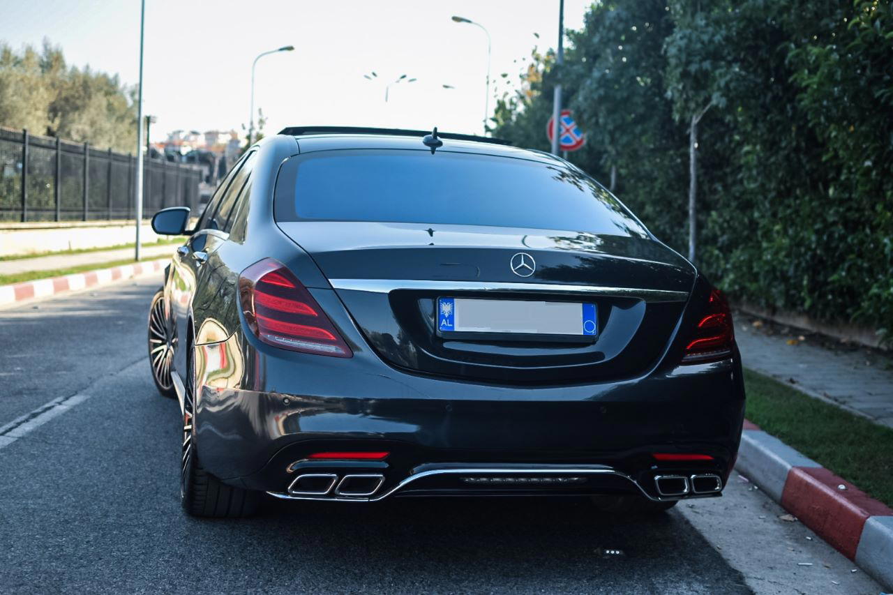 Mercedes-Benz S-Class - side view