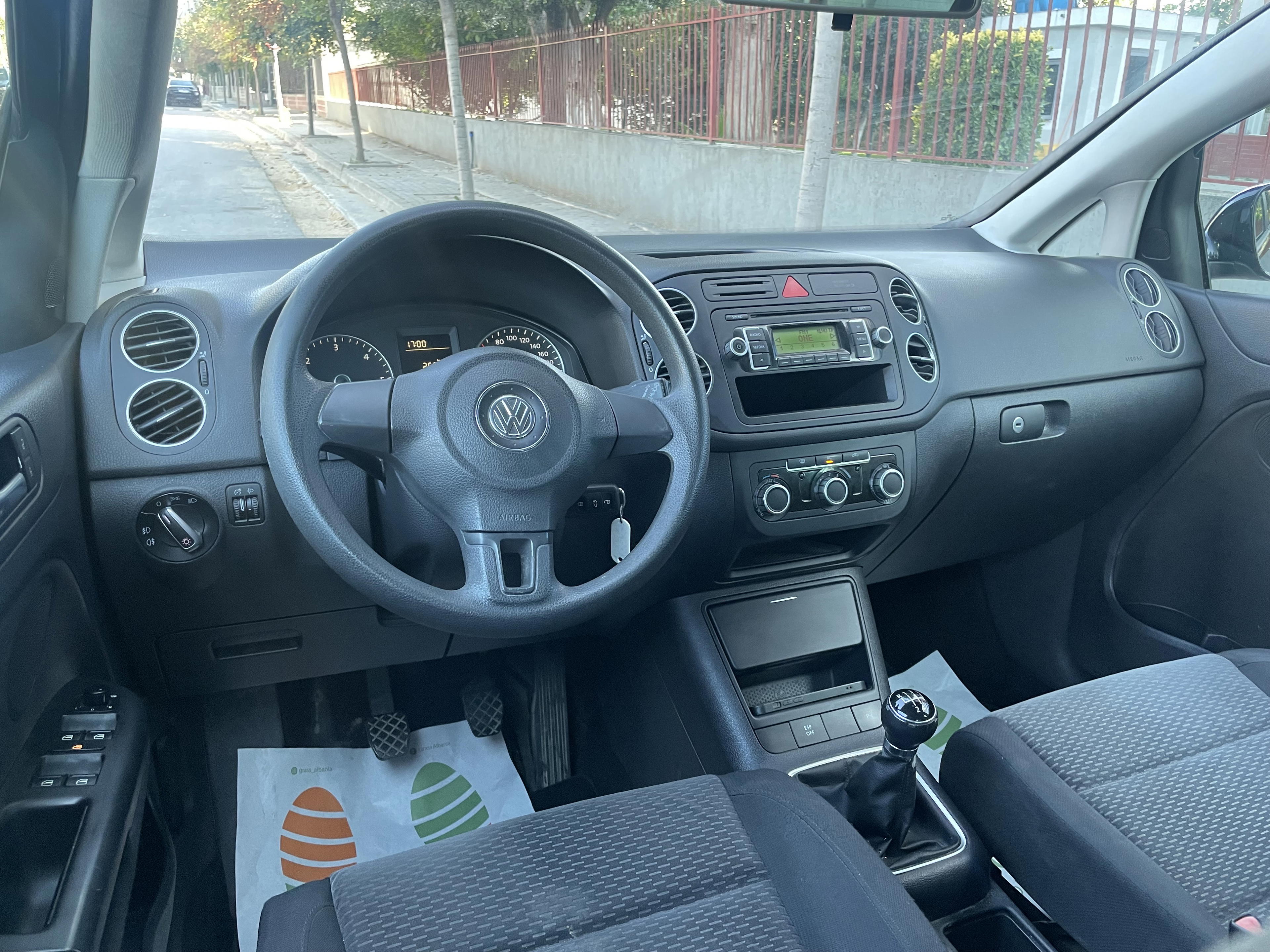 Volkswagen Golf Plus - side view