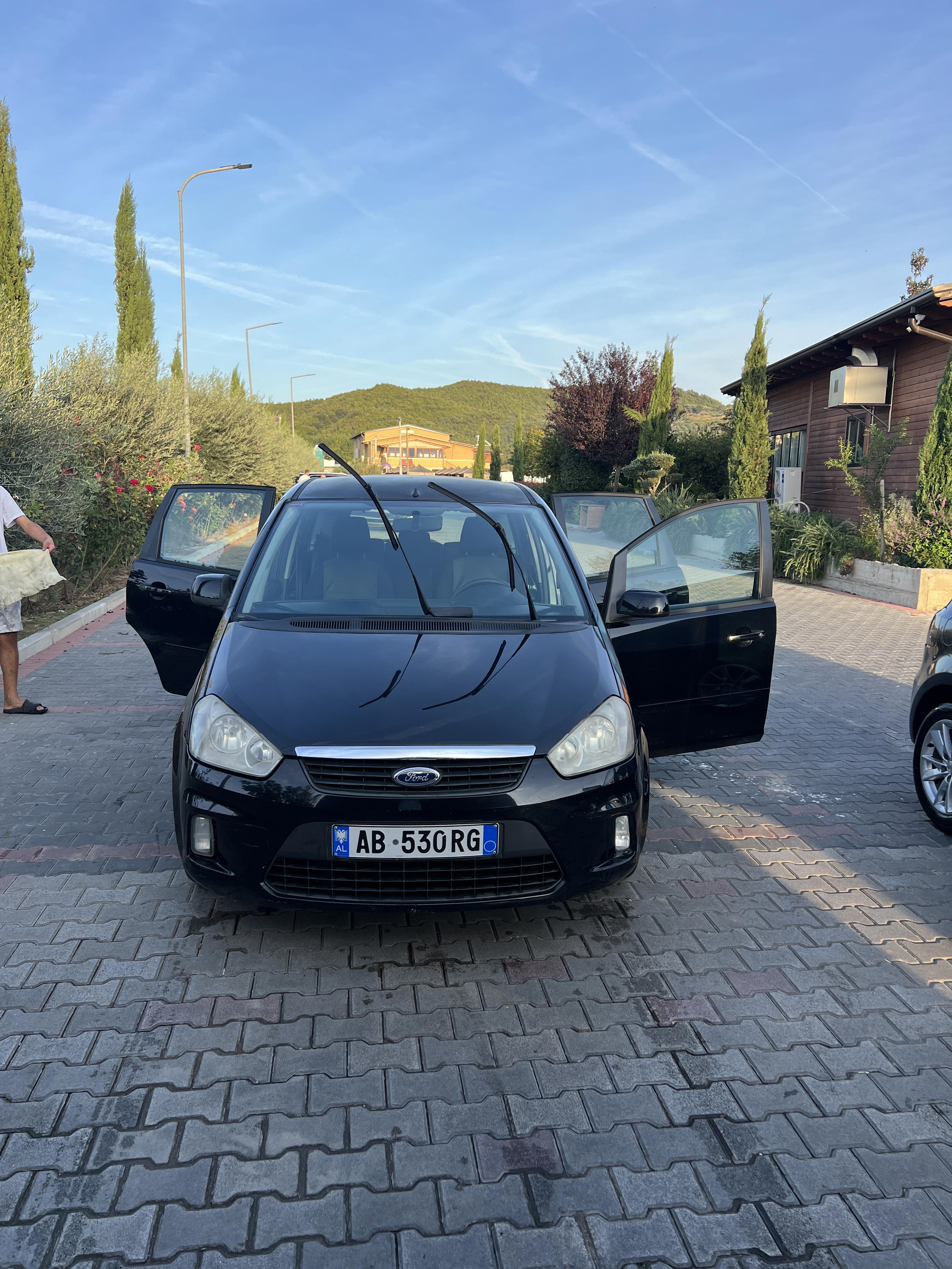 Ford C-MAX Energi - side view