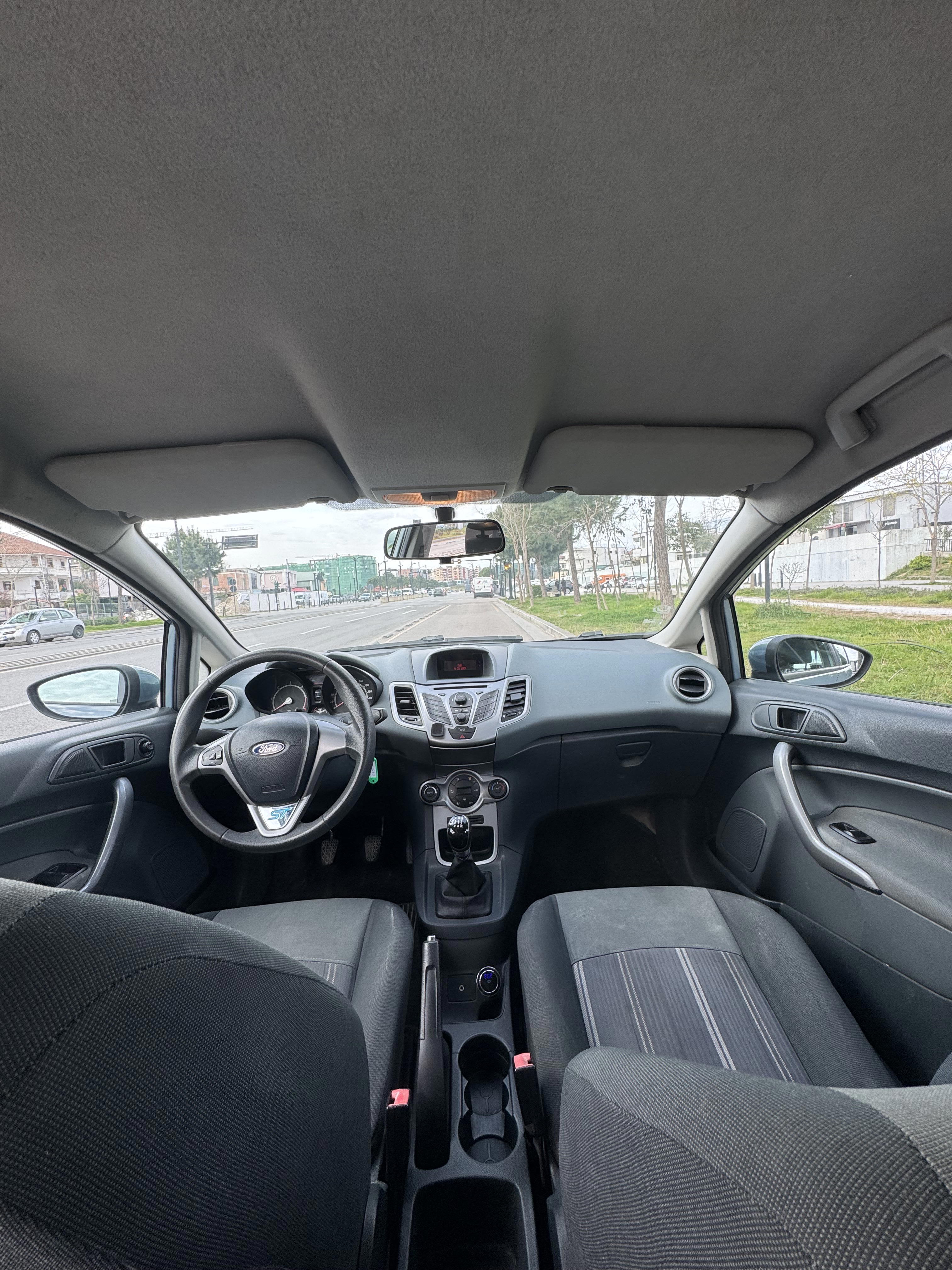 Ford Fiesta - photo 4
