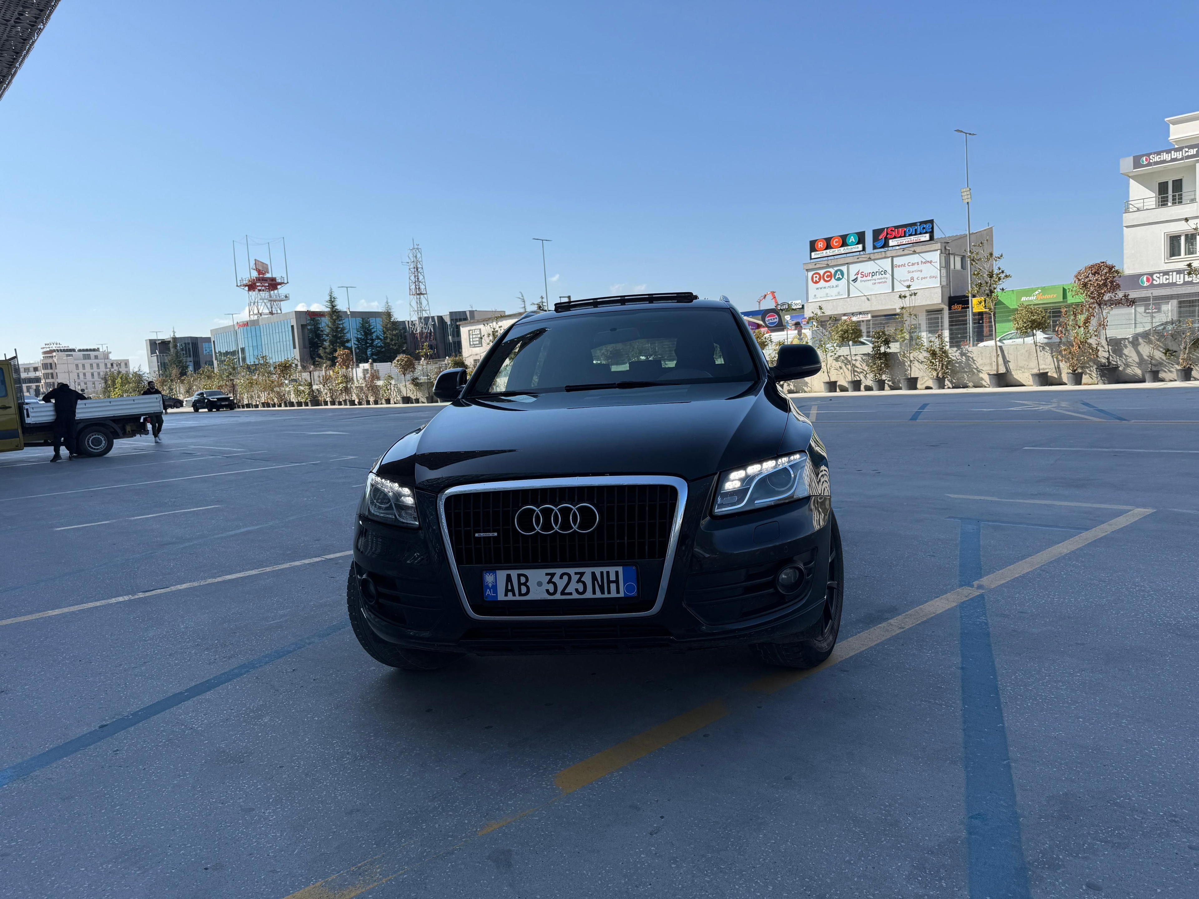 Audi Q5 - side view