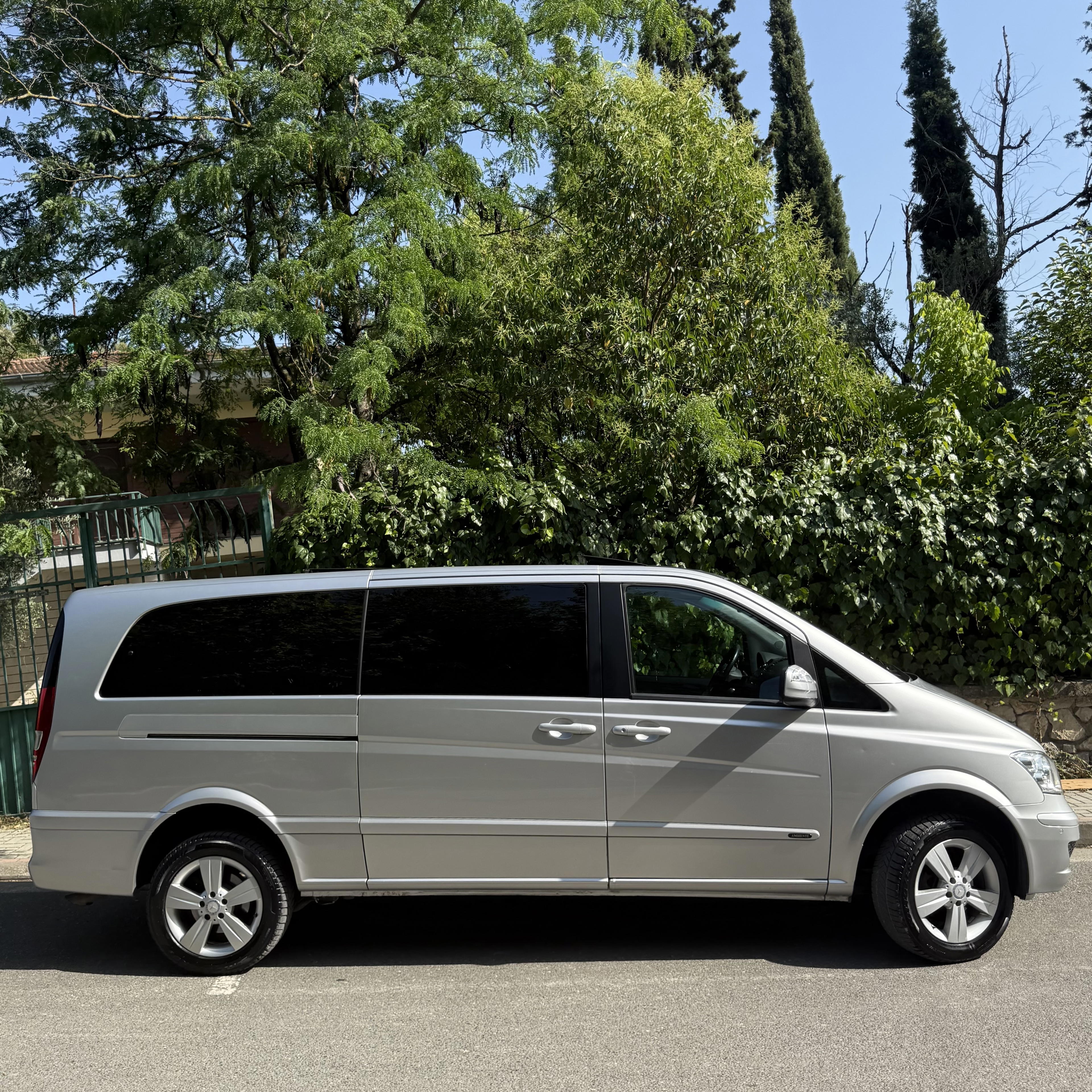 Mercedes-Benz Vito - side view