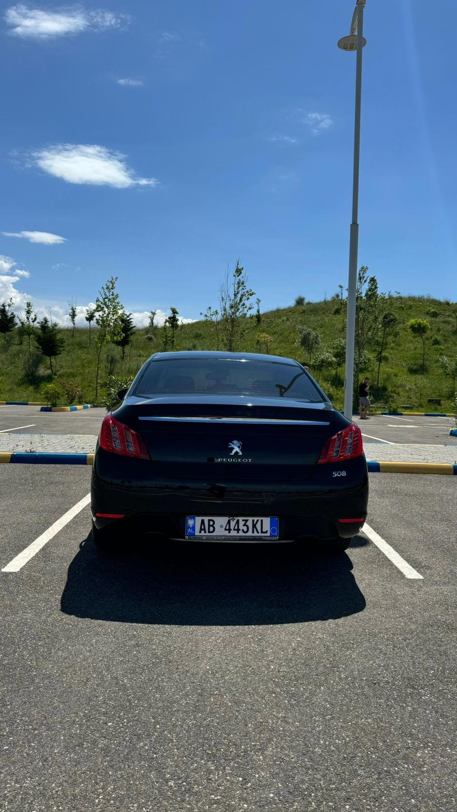 Peugeot 508 - side view