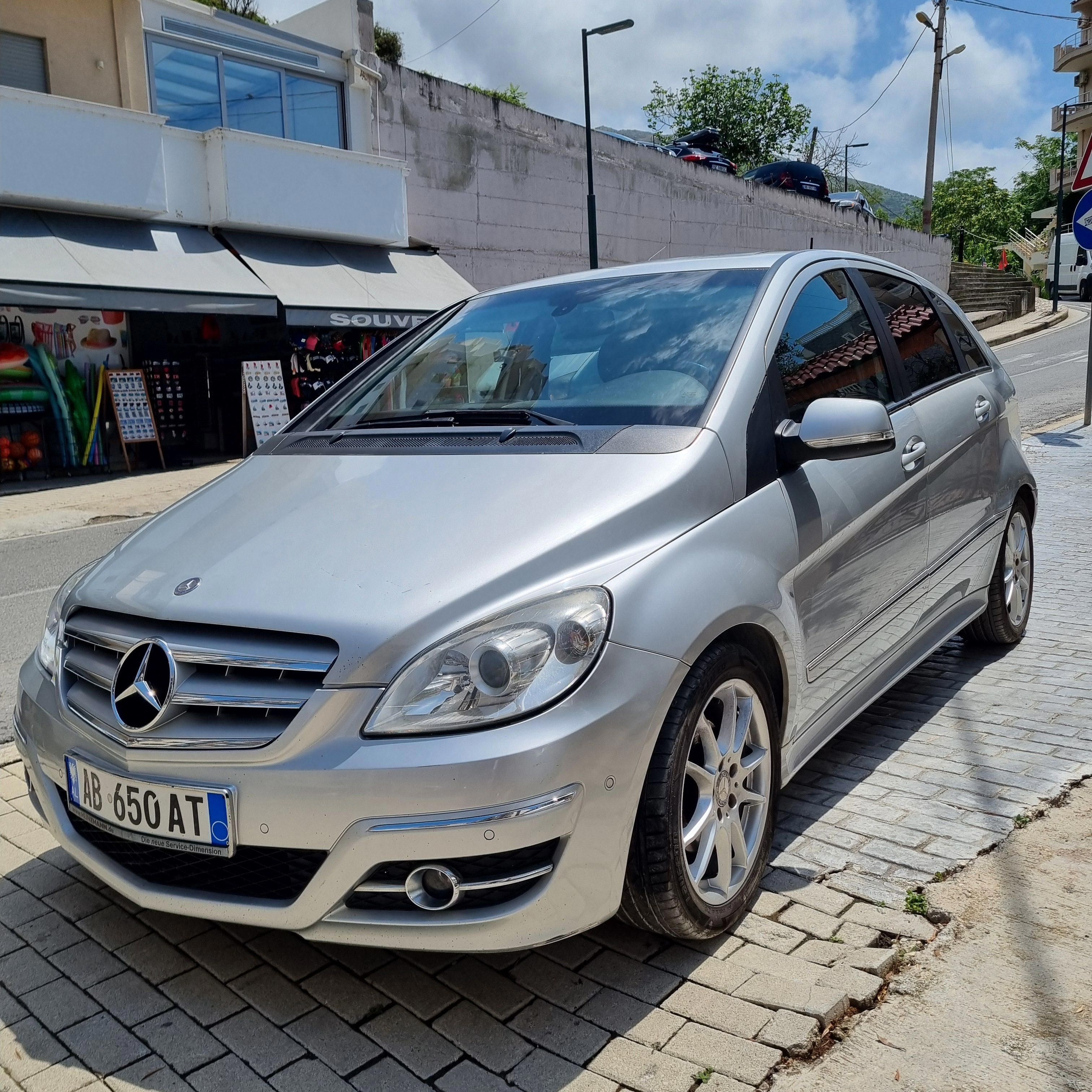 Mercedes-Benz B-Class - side view